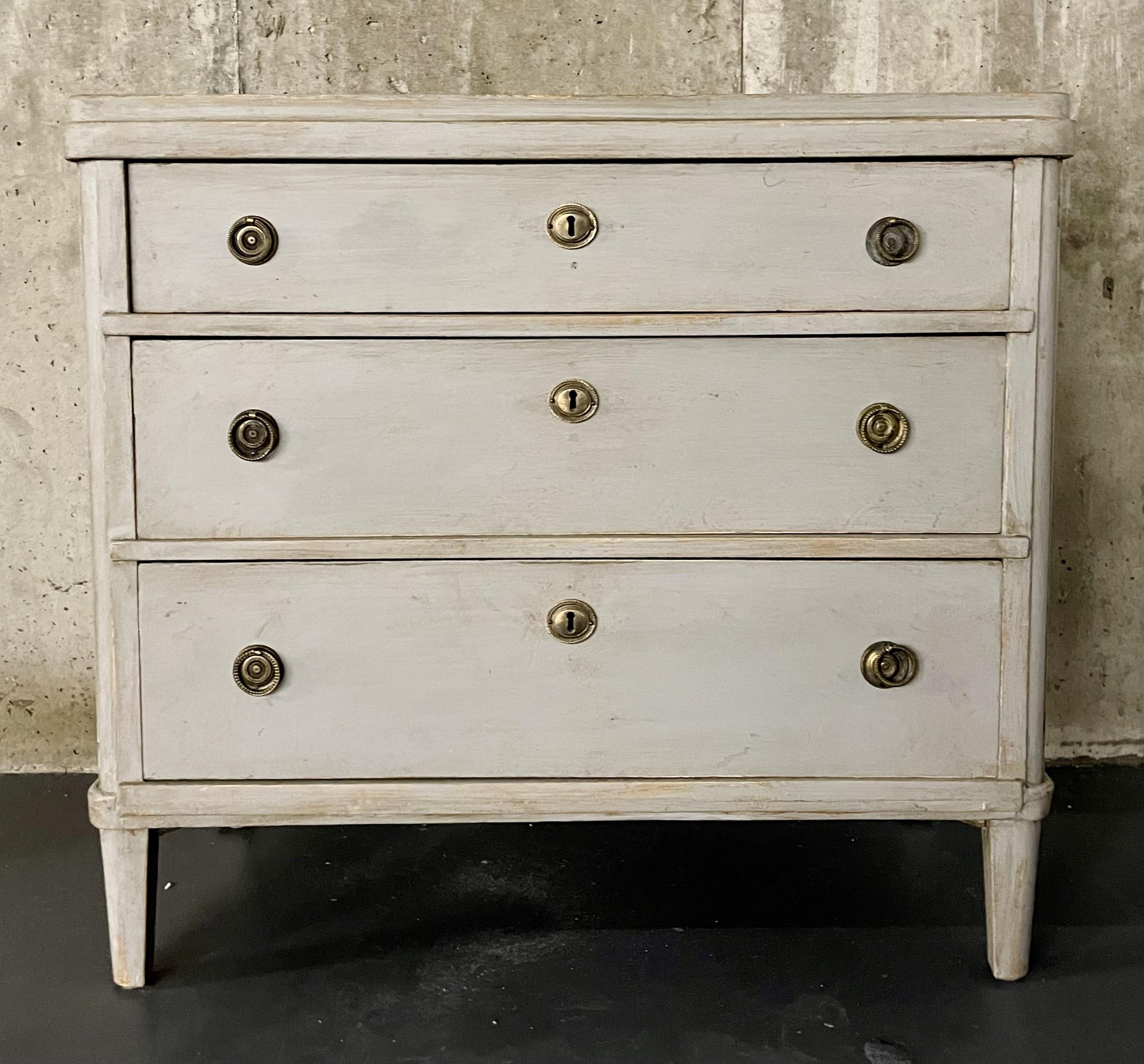 Swedish paint decorated Gustavian chest / commode or bedside table.
 
Part of our newly arrived large collection of Swedish Antique chests and commodes or bedside stands, selling at wholesale pricing. This finely Bronze Mounted, 19th Century chest