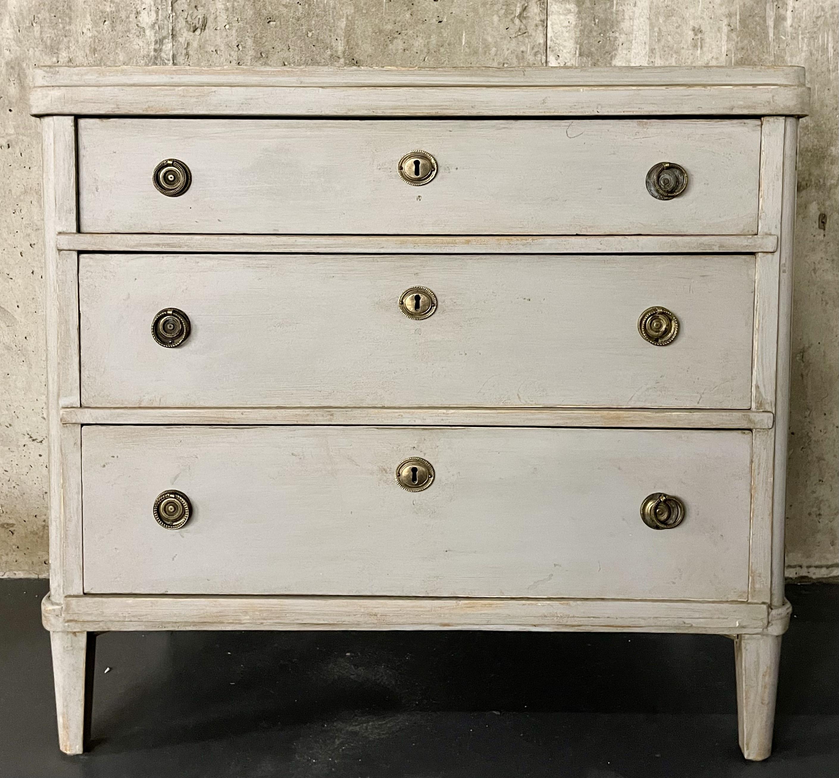 Swedish Paint Decorated Chest / Commode, Gustavian, 19th Century In Good Condition In Stamford, CT