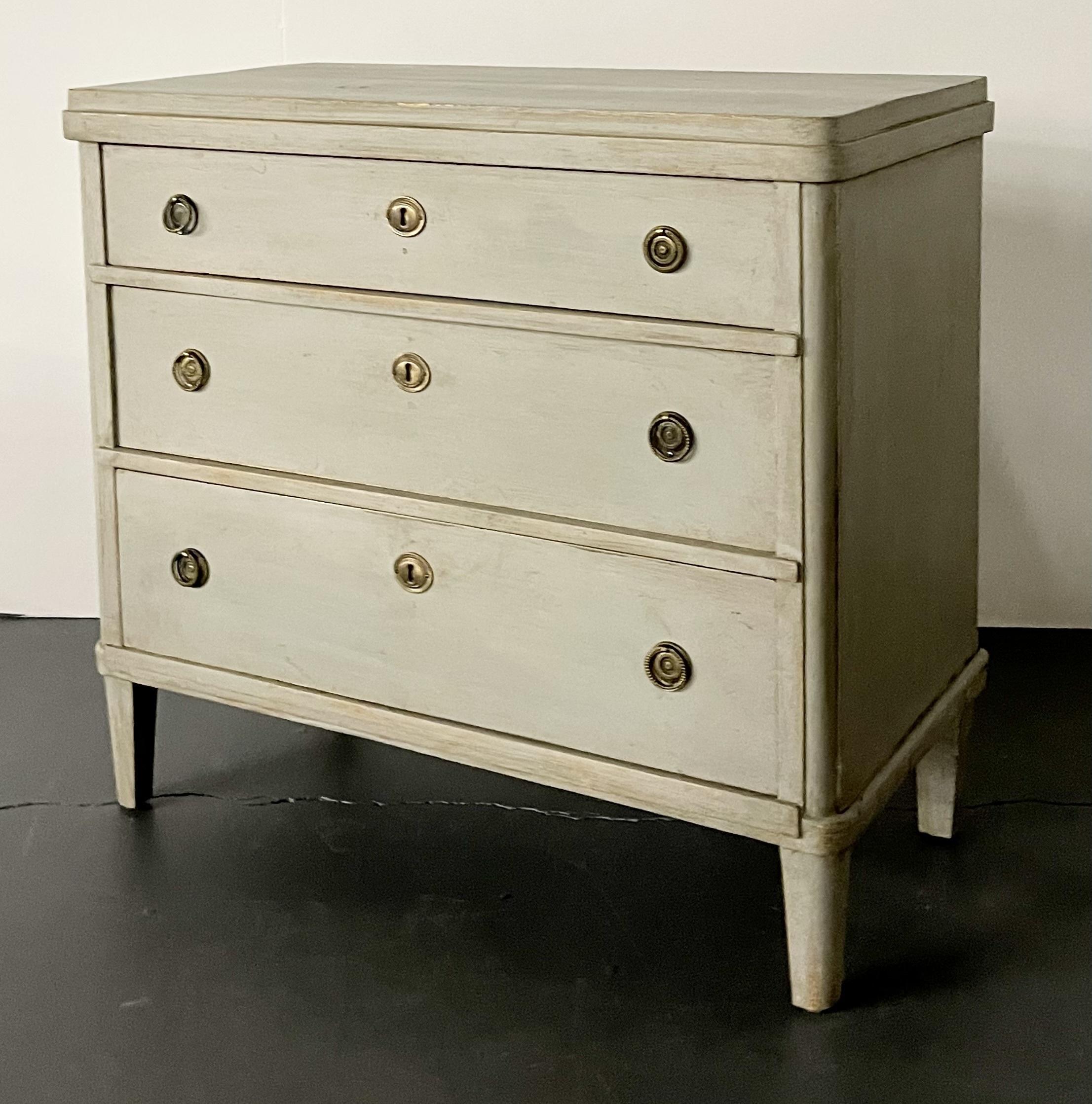 Swedish Paint Decorated Chest / Commode, Gustavian, 19th Century 1