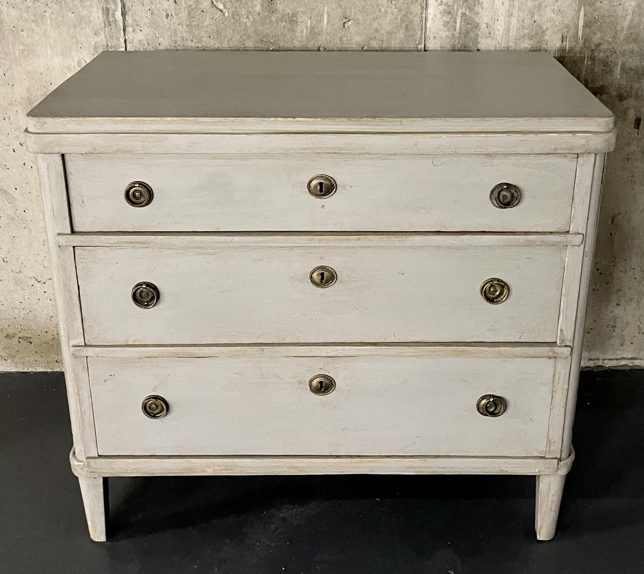 Swedish Paint Decorated Chest / Commode, Gustavian, 19th Century 3