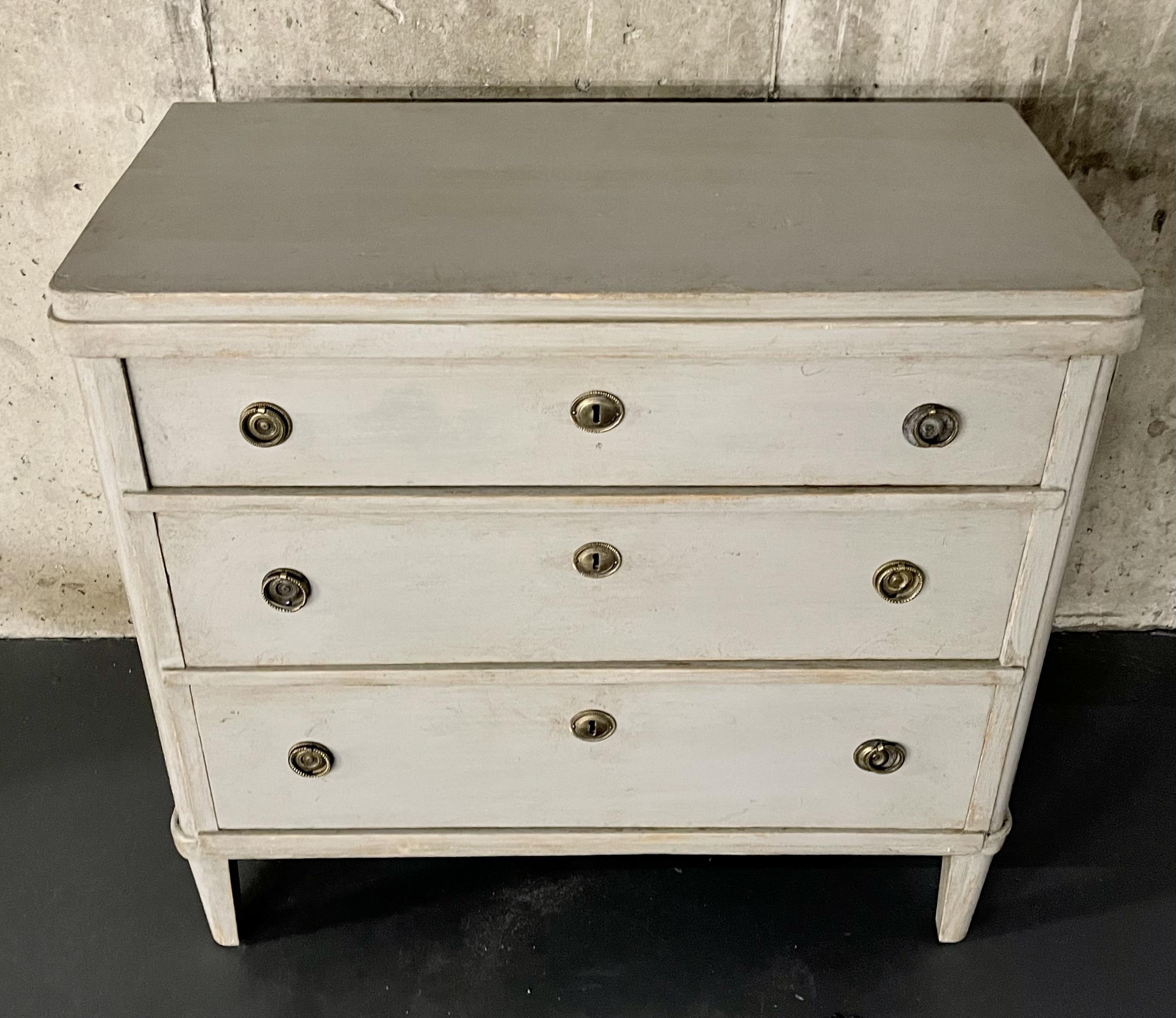 Swedish Paint Decorated Chest / Commode, Gustavian, 19th Century 4
