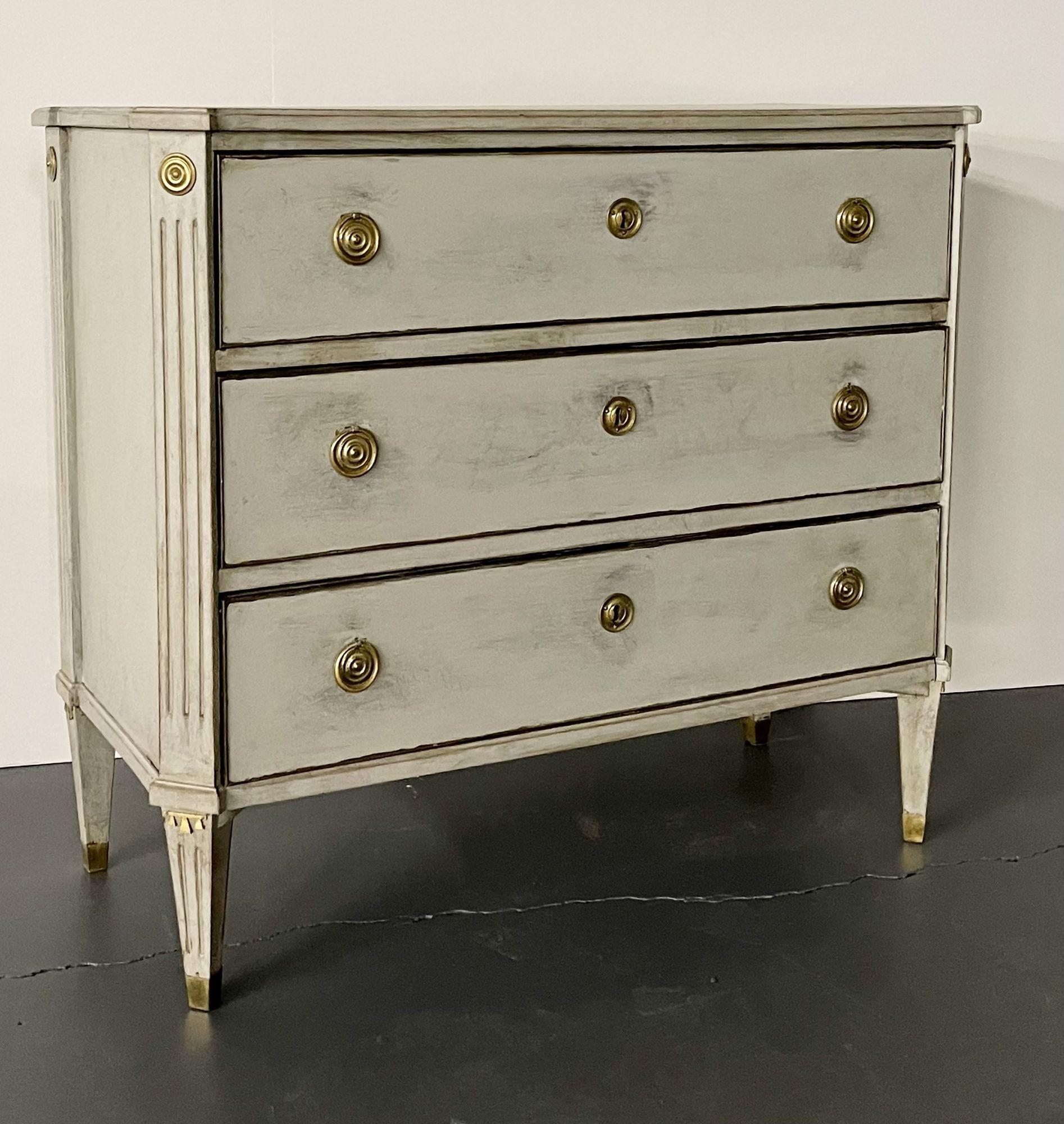 Swedish Paint Decorated Gustavian Chest / Commode, Bronze Mounted, 19th Century In Good Condition In Stamford, CT