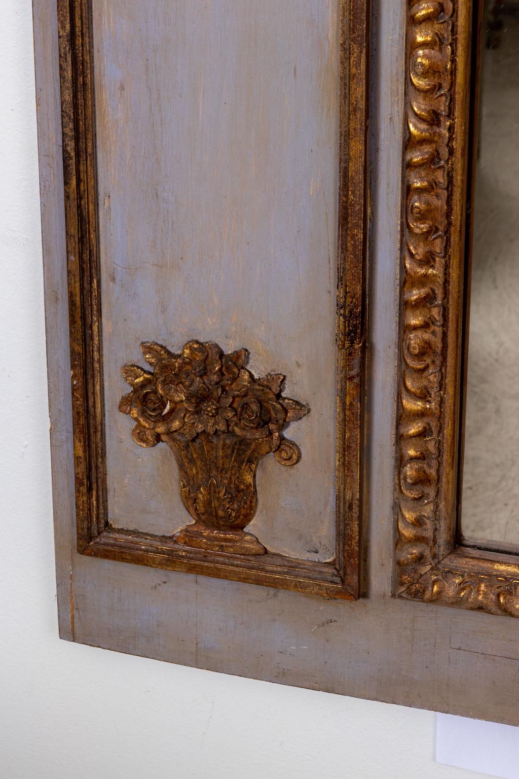 20th Century Swedish Painted and Decorated Mirror with Laurel Wreath Motifs For Sale