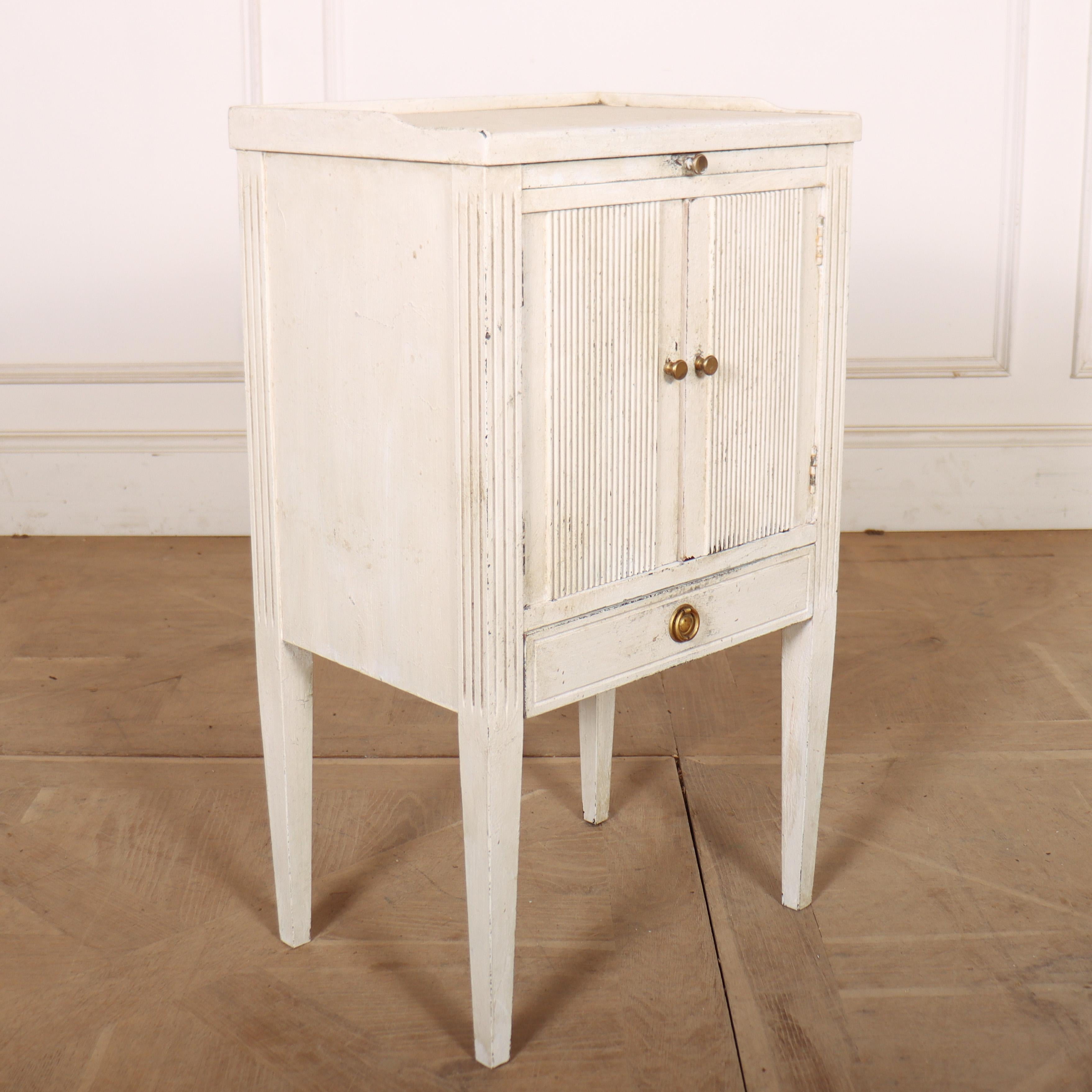 20ième siècle Armoire de chevet peinte suédoise en vente