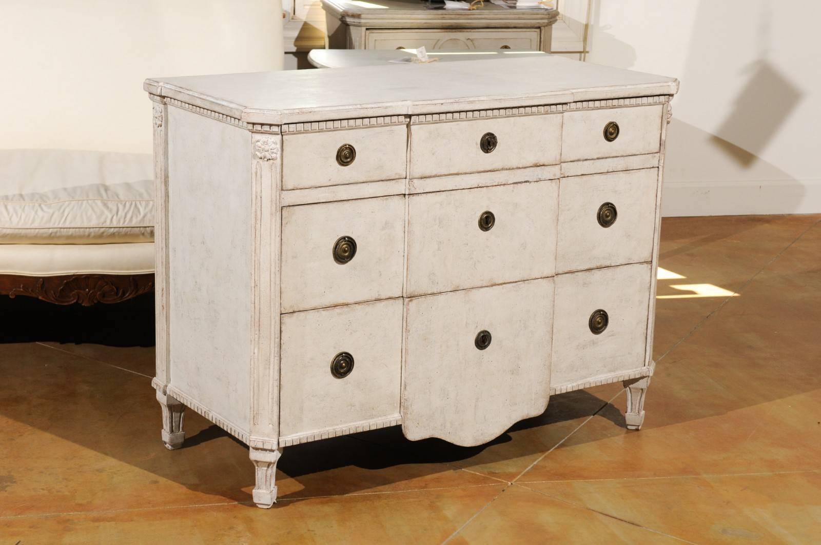 19th Century Swedish Painted Breakfront Three-Drawer Commode with Dentil Molding, circa 1880 For Sale