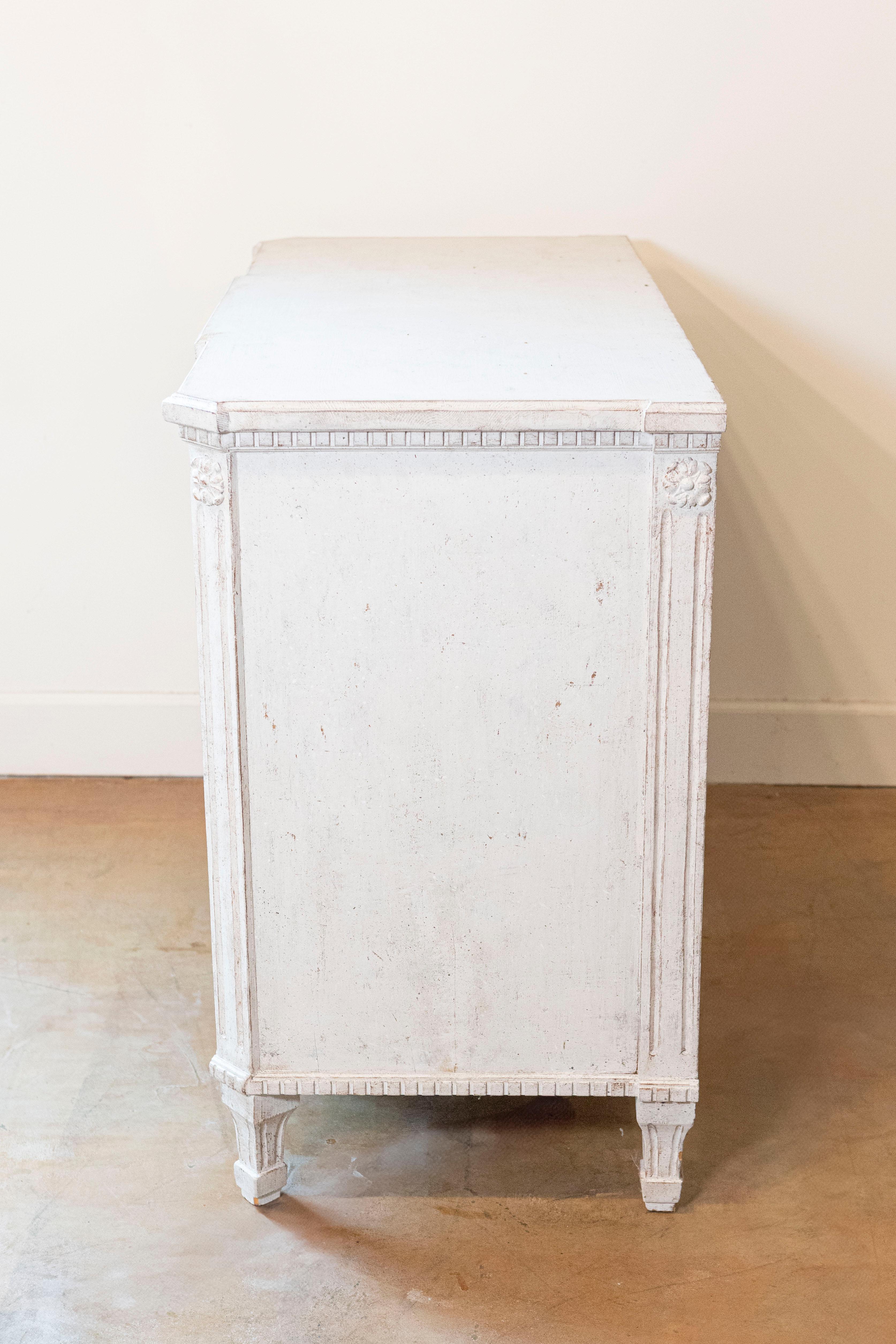 19th Century Swedish Painted Breakfront Three-Drawer Commode with Dentil Molding, circa 1880 For Sale