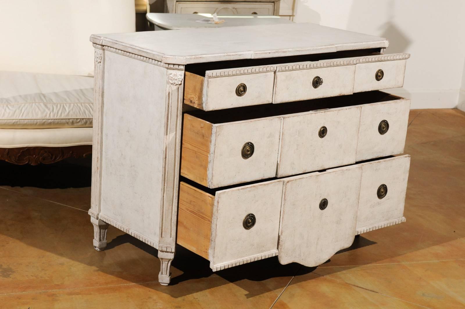 Wood Swedish Painted Breakfront Three-Drawer Commode with Dentil Molding, circa 1880 For Sale