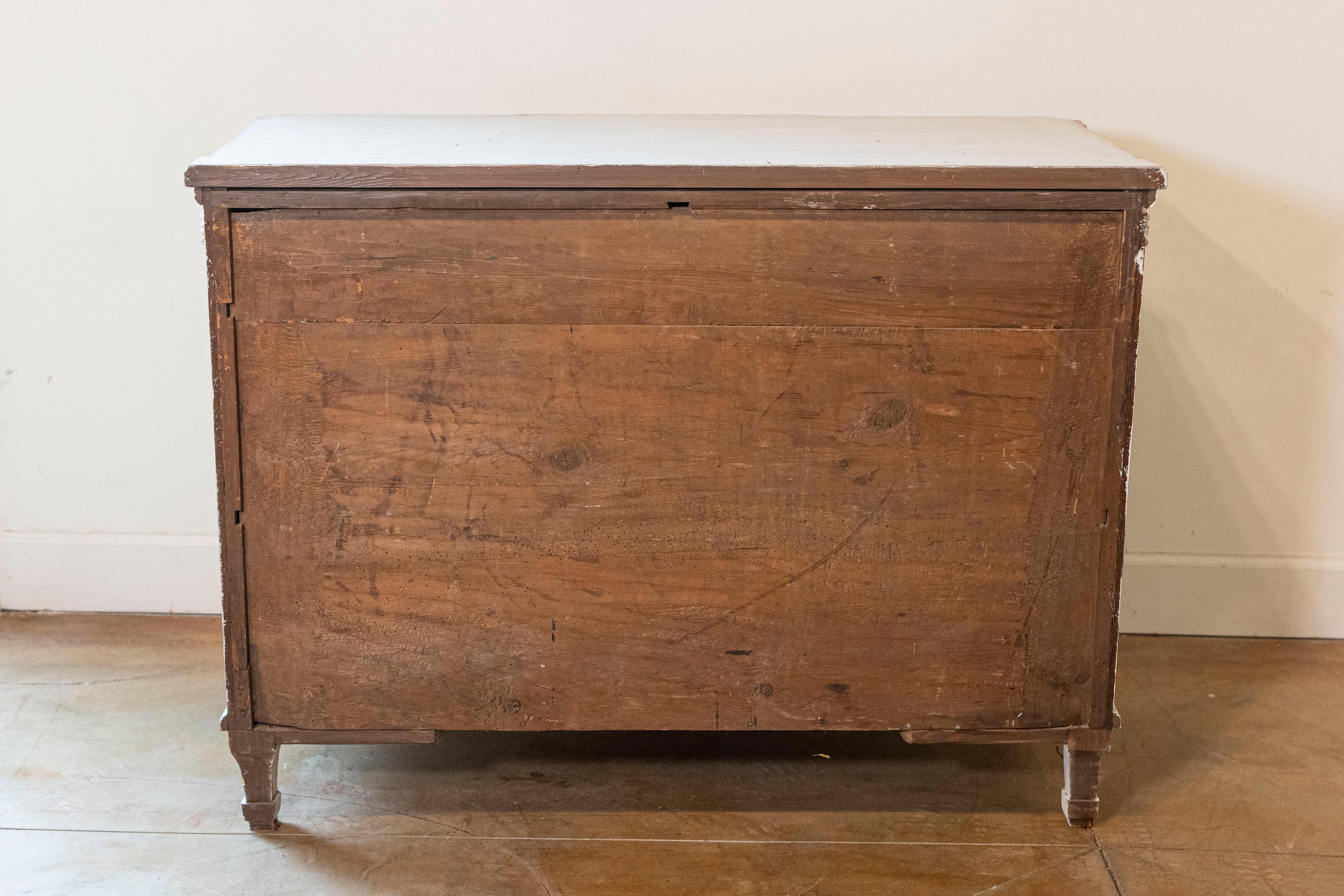 Swedish Painted Breakfront Three-Drawer Commode with Dentil Molding, circa 1880 For Sale 3