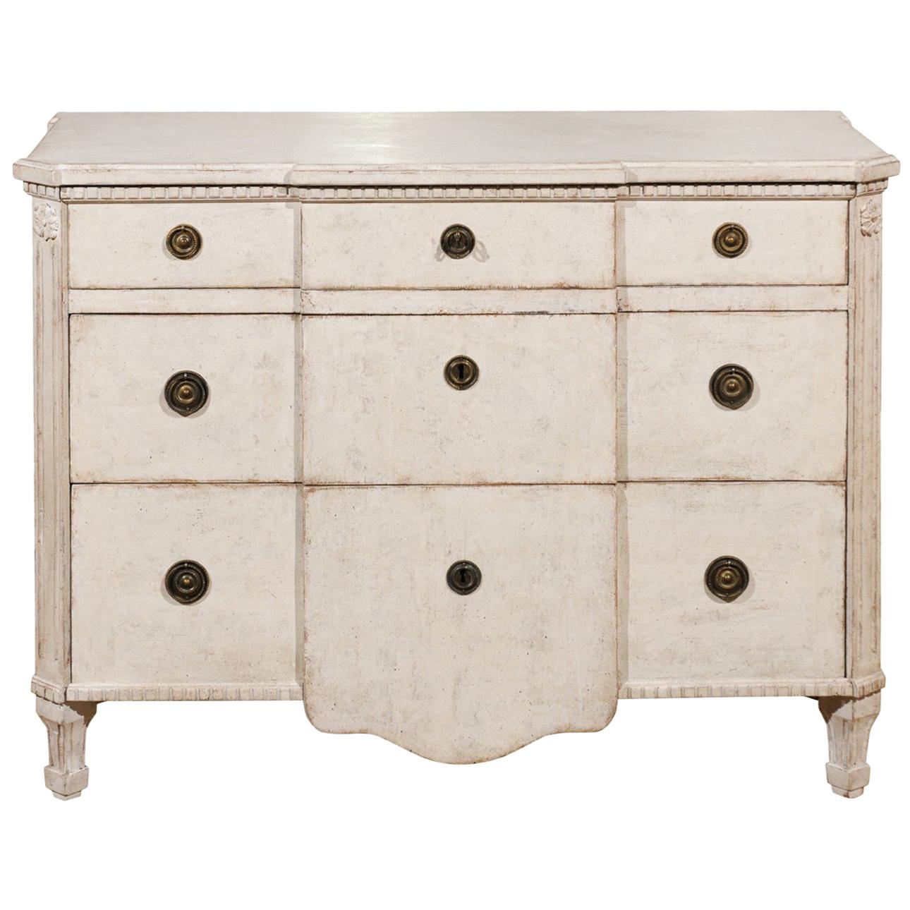 Swedish Painted Breakfront Three-Drawer Commode with Dentil Molding, circa 1880 For Sale