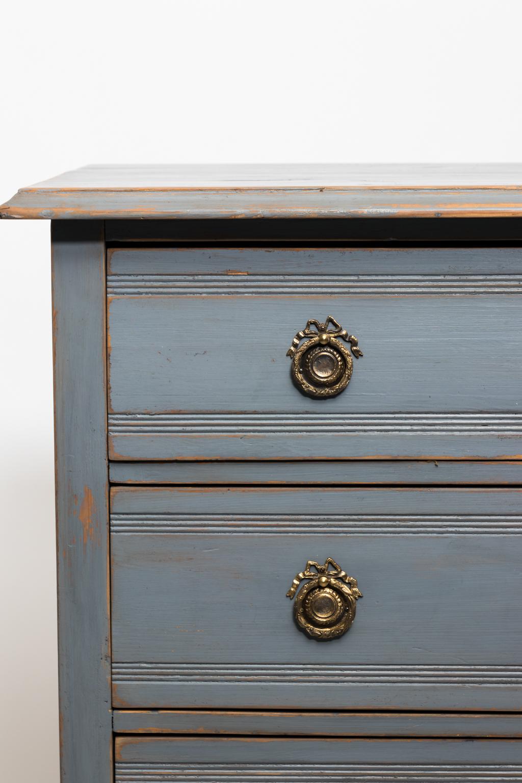 Swedish painted chest of drawers with brass wreath escutcheon, circa 1940s.
 