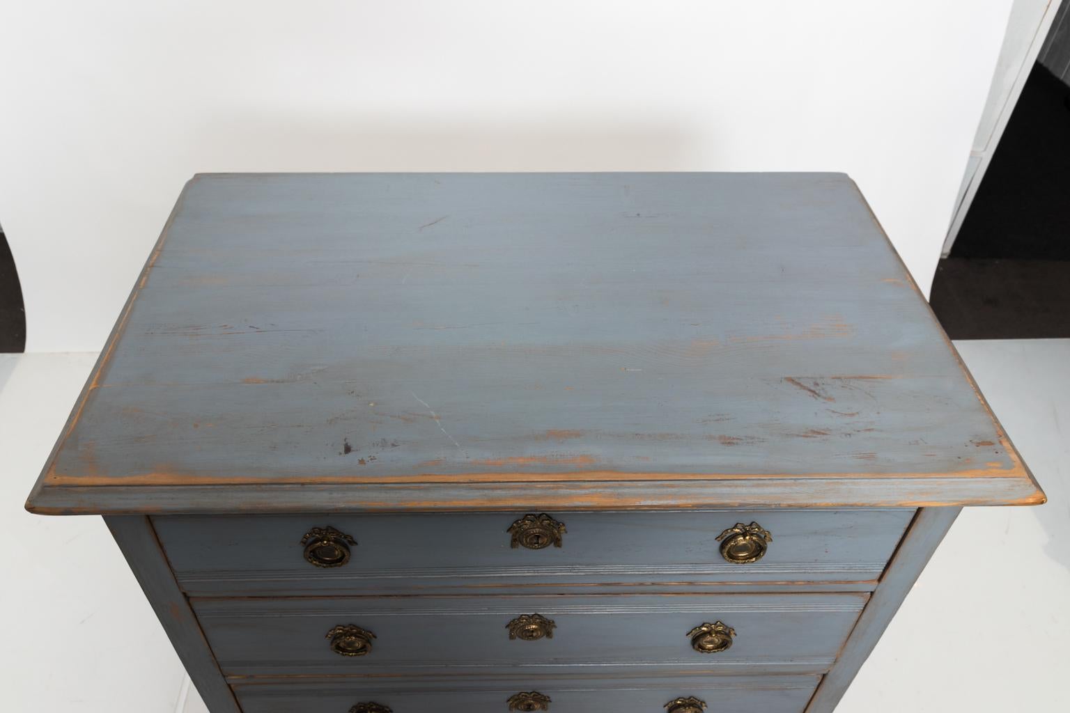 Swedish Painted Chest of Drawers 2