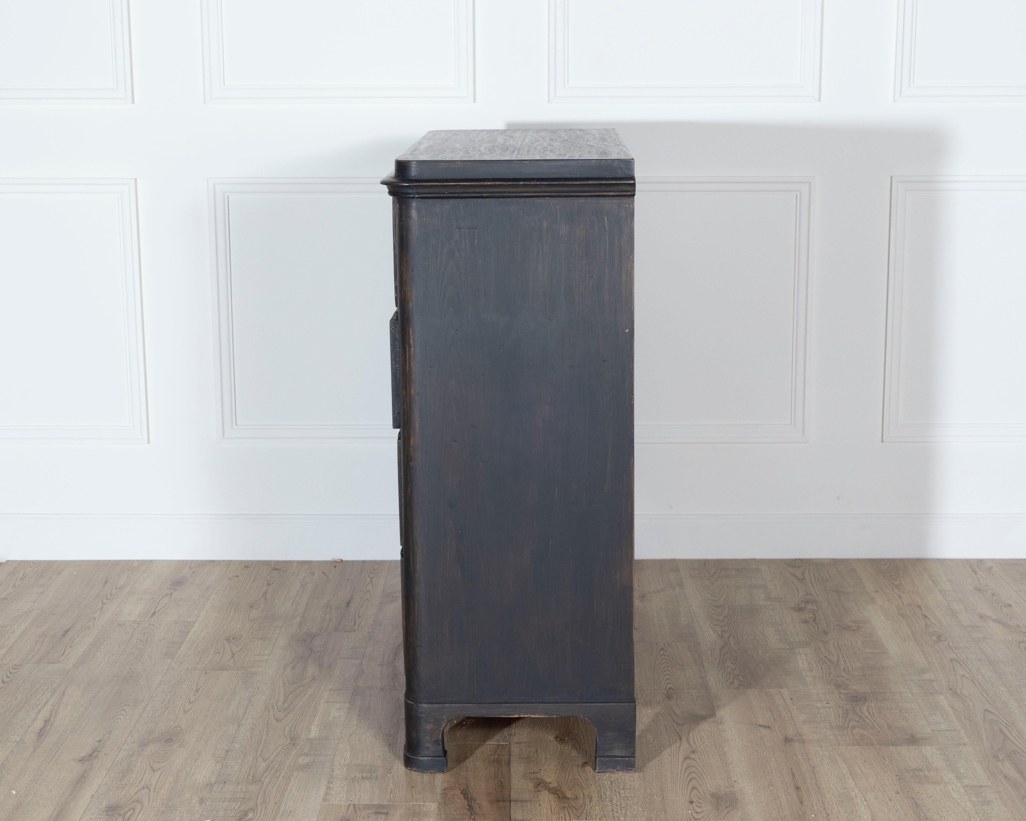 Swedish Painted Chest of Drawers with Brass Hardware, circa 1860 For Sale 1