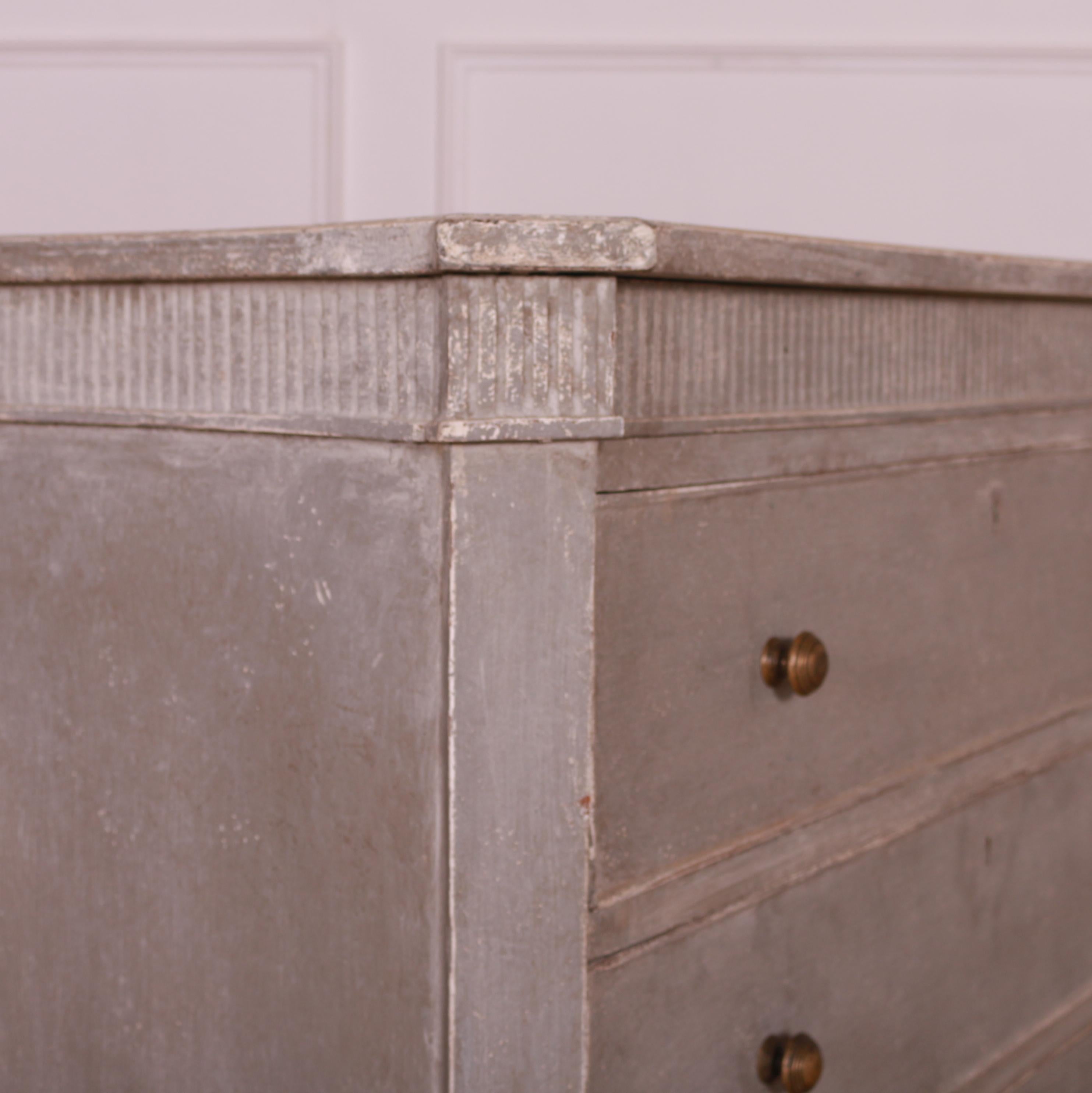 Swedish Painted Commode In Good Condition In Leamington Spa, Warwickshire