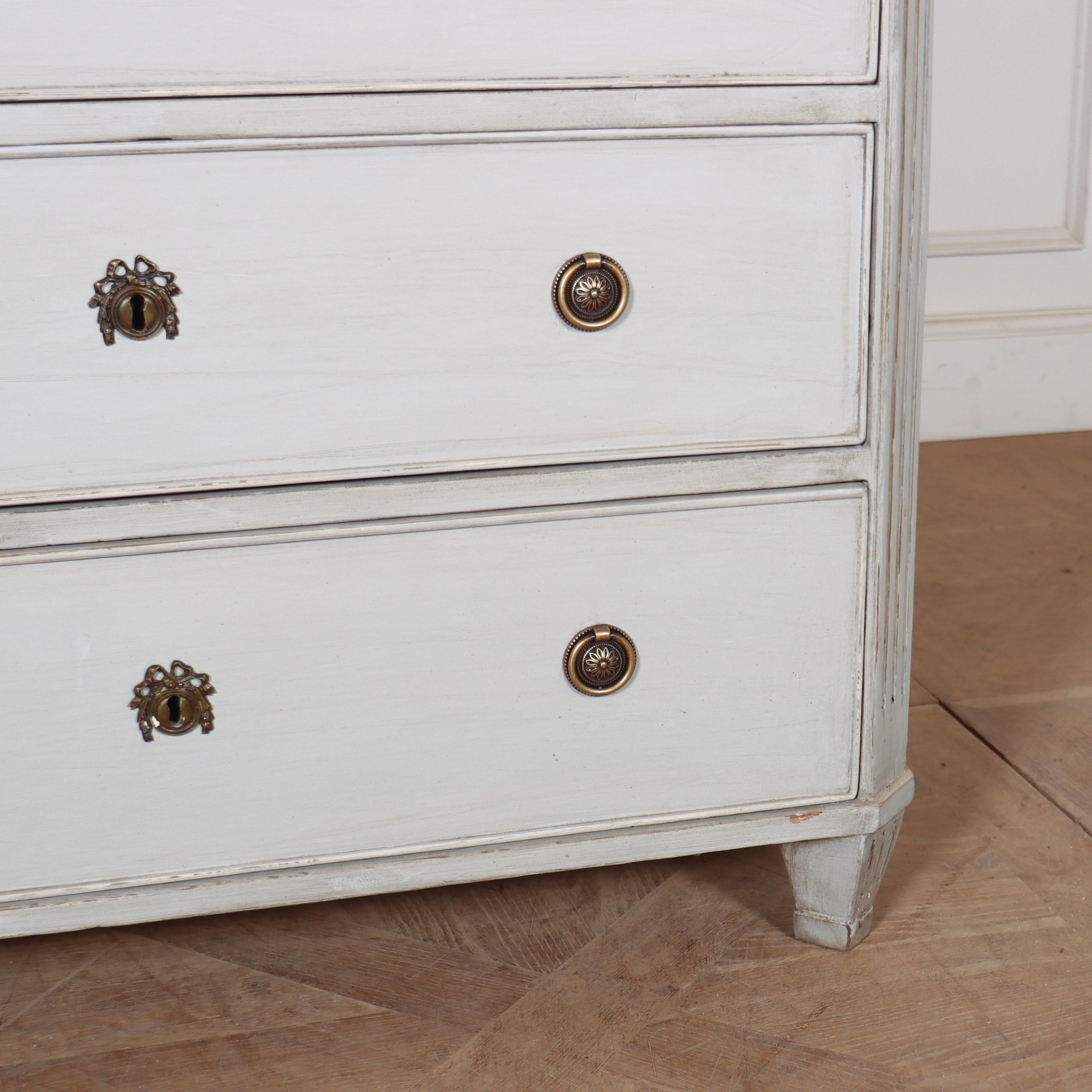 Swedish Painted Commode In Good Condition For Sale In Leamington Spa, Warwickshire