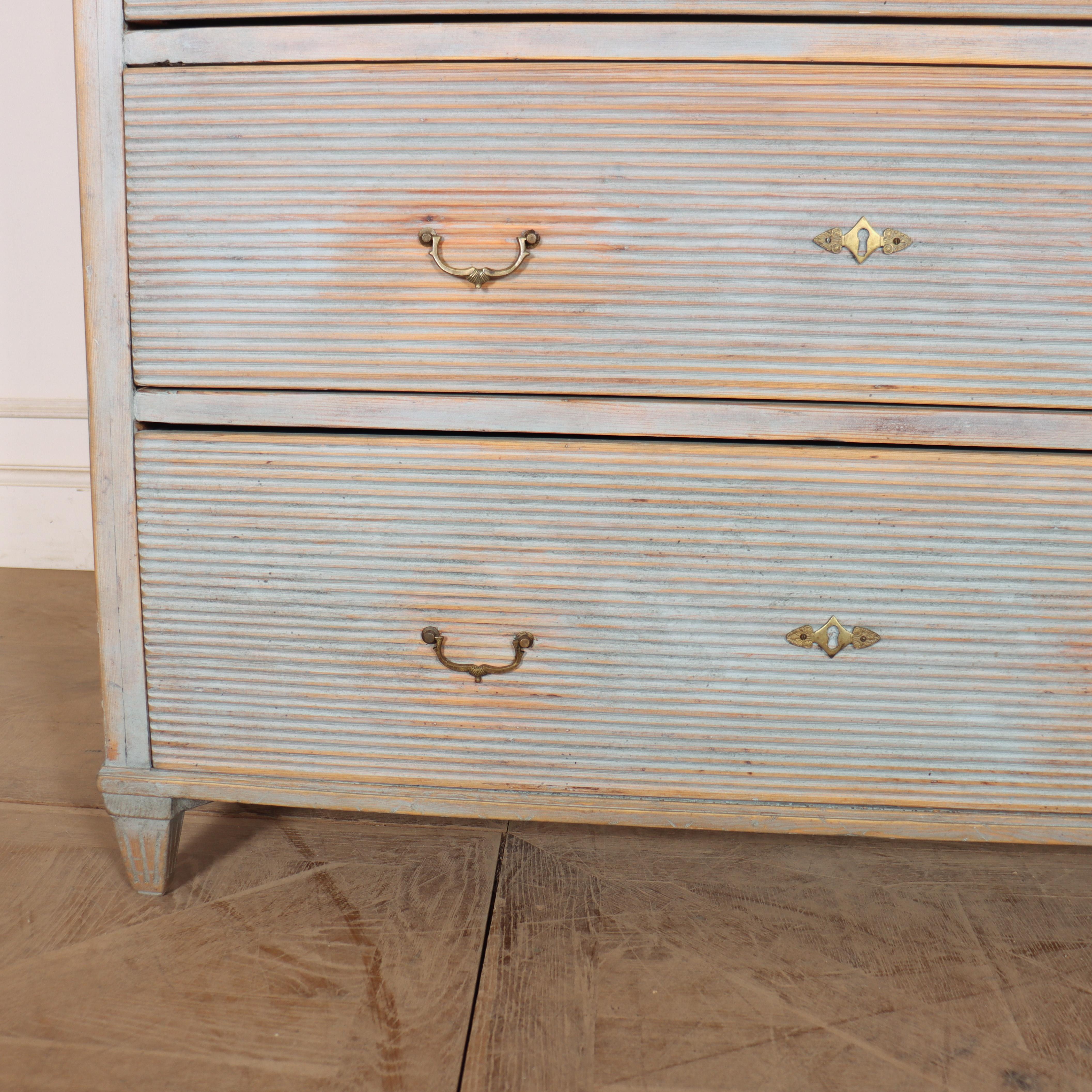 Swedish Painted Commode In Good Condition For Sale In Leamington Spa, Warwickshire