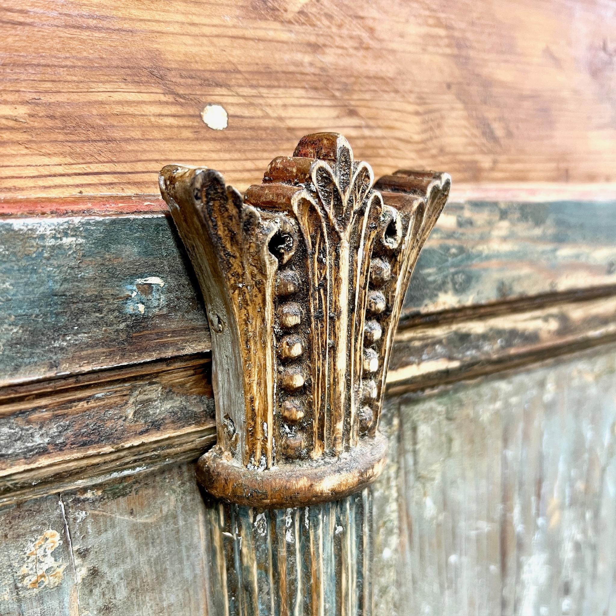 Armoire suédoise peinte vers 1860 Peinture originale en vente 4