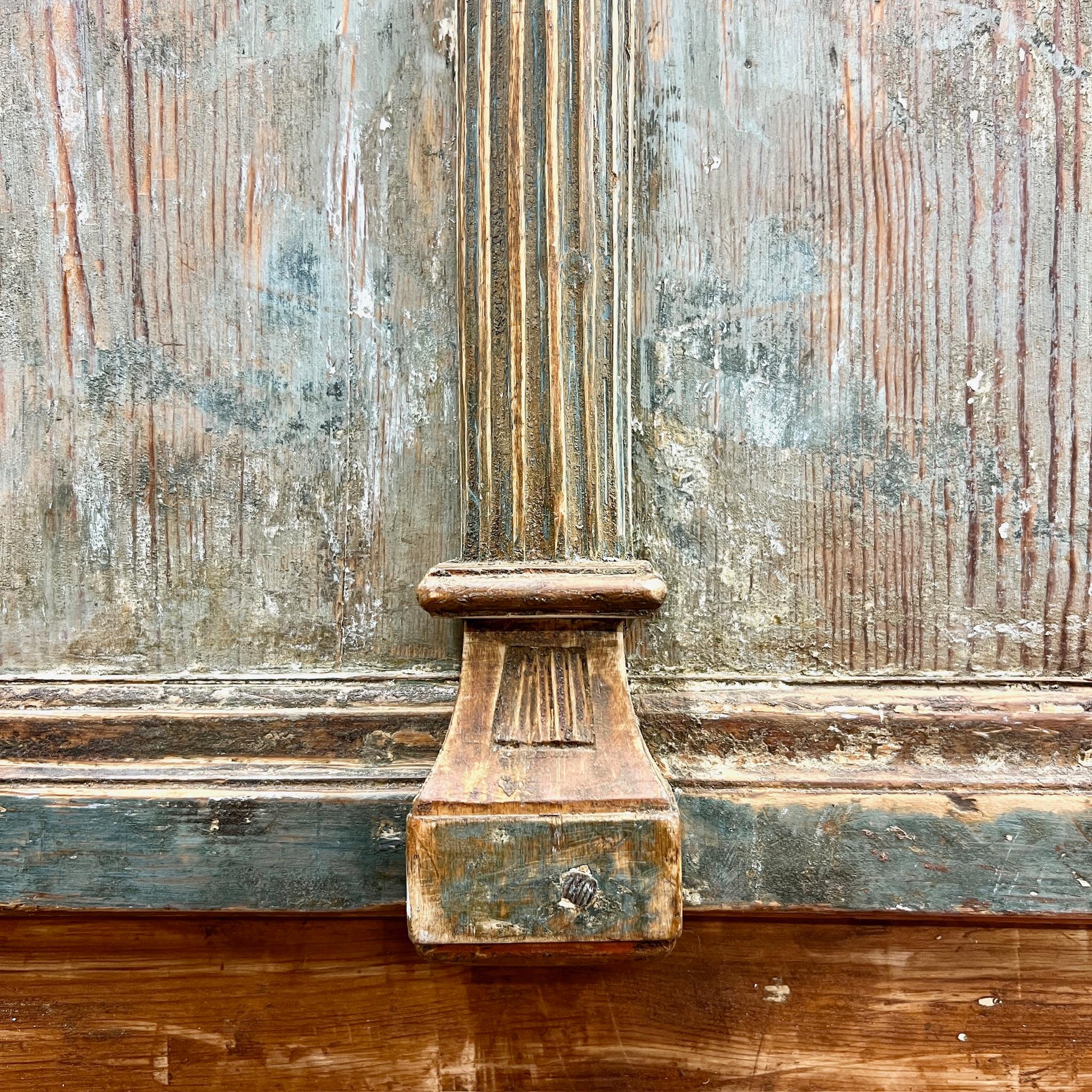 Armoire suédoise peinte vers 1860 Peinture originale en vente 5