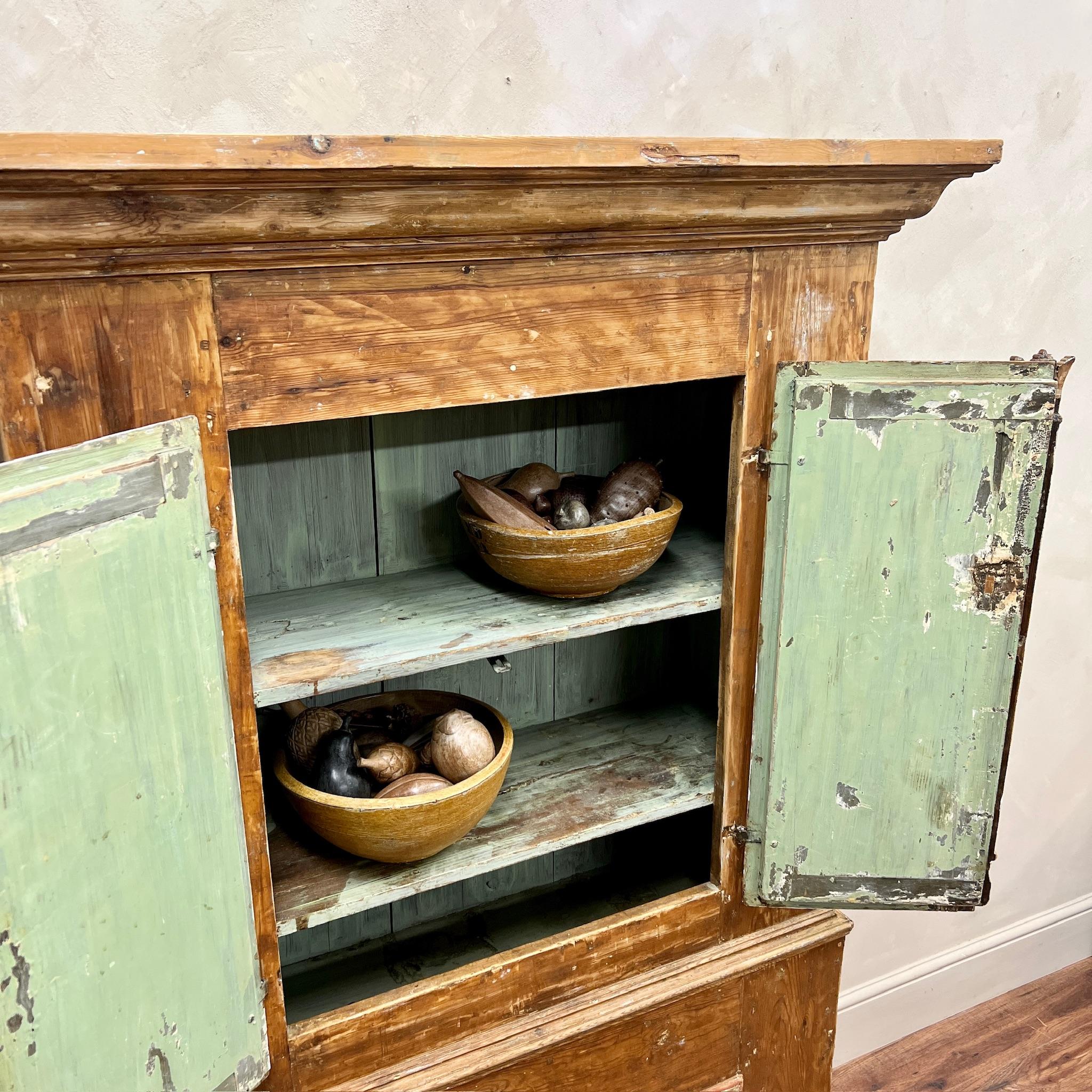 Armoire suédoise peinte vers 1860 Peinture originale en vente 12