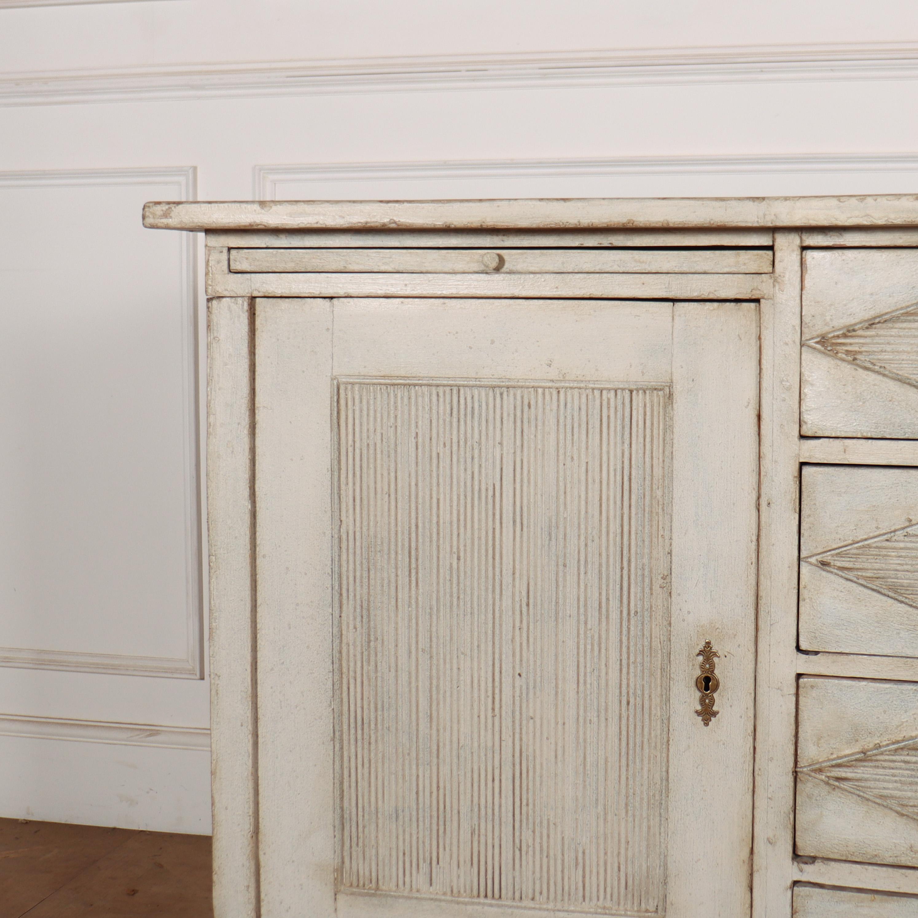 19th C Swedish painted pine enfilade with reeded decoration. 1840.

Reference: 8123

Dimensions
67 inches (170 cms) Wide
26.5 inches (67 cms) Deep
37.5 inches (95 cms) High