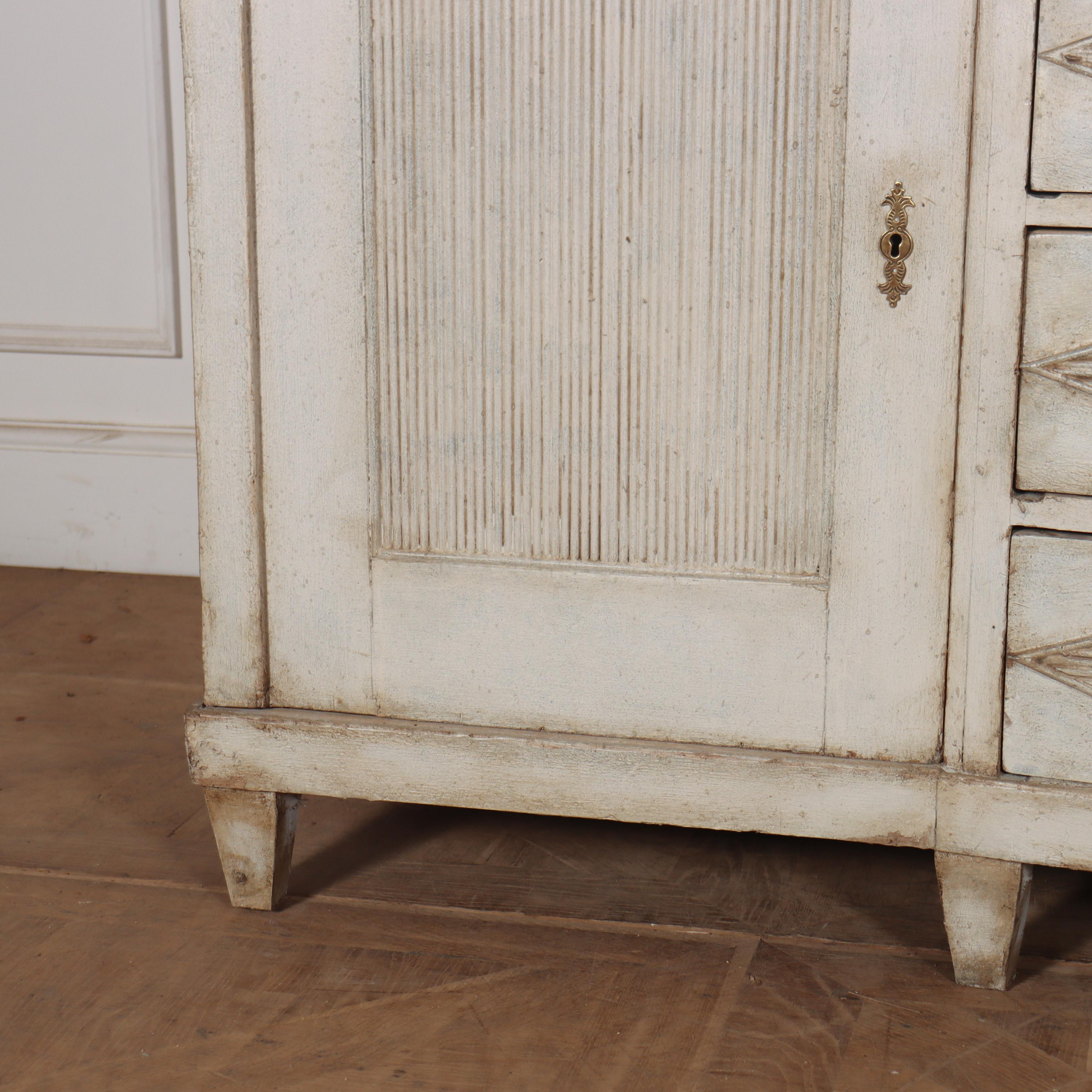 Swedish Painted Enfilade In Good Condition For Sale In Leamington Spa, Warwickshire