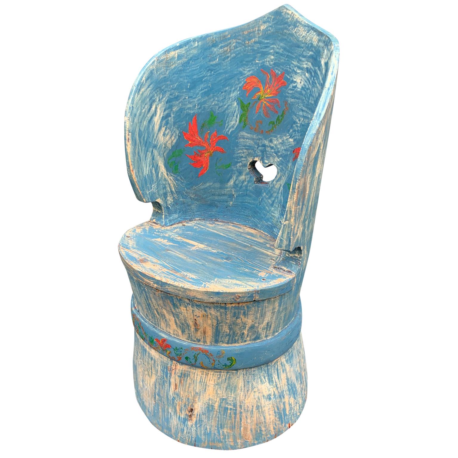 Swedish Painted Folk Art Kubbstol Chair In Good Condition For Sale In Haddonfield, NJ