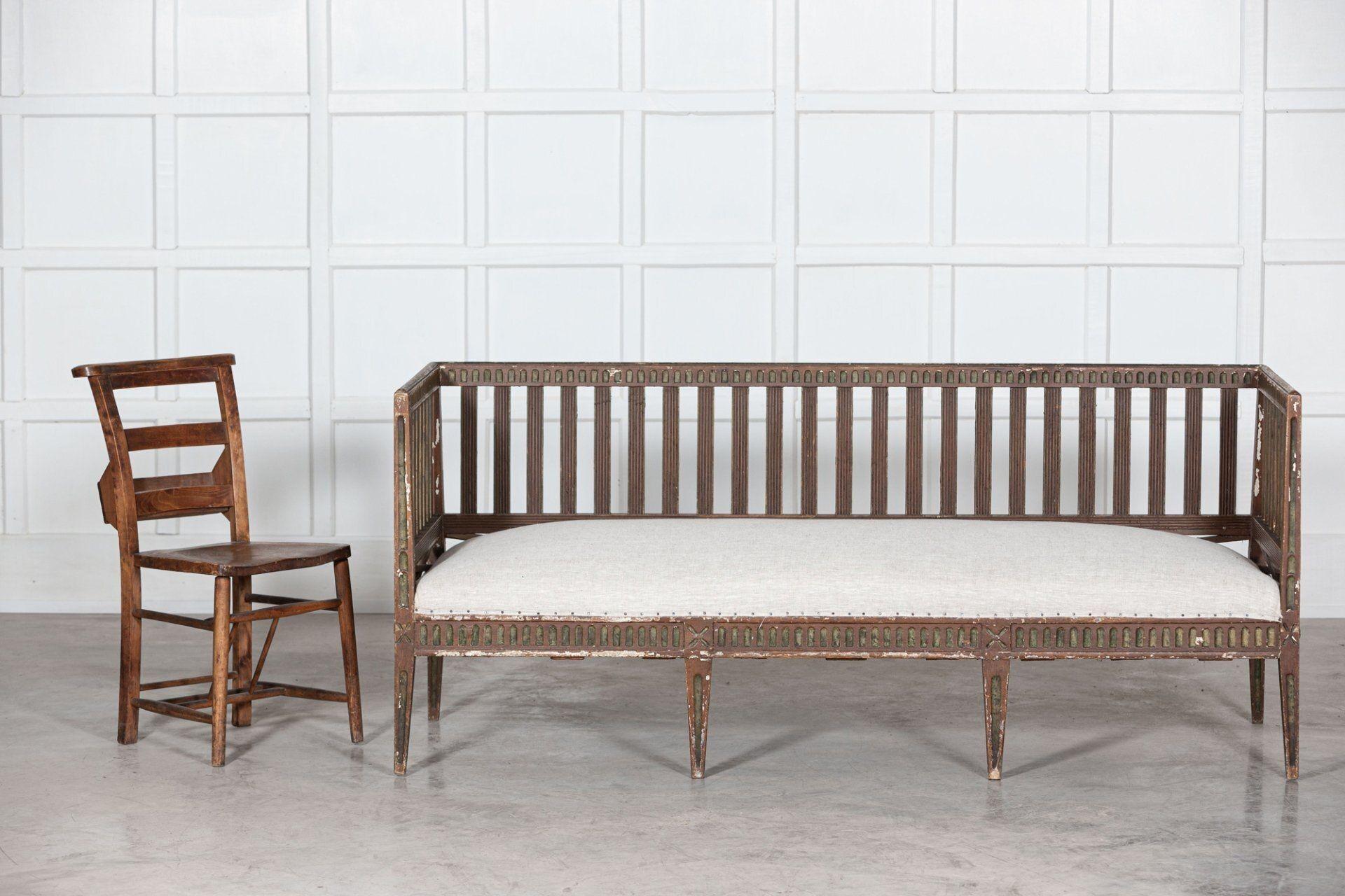 Swedish Painted Gustavian Sofa / Daybed For Sale 9