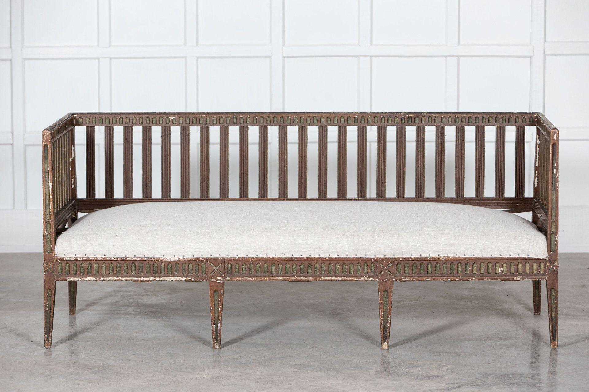 Schwedisches bemaltes Gustavianisches Sofa / Tagesbett im Zustand „Gut“ im Angebot in Staffordshire, GB