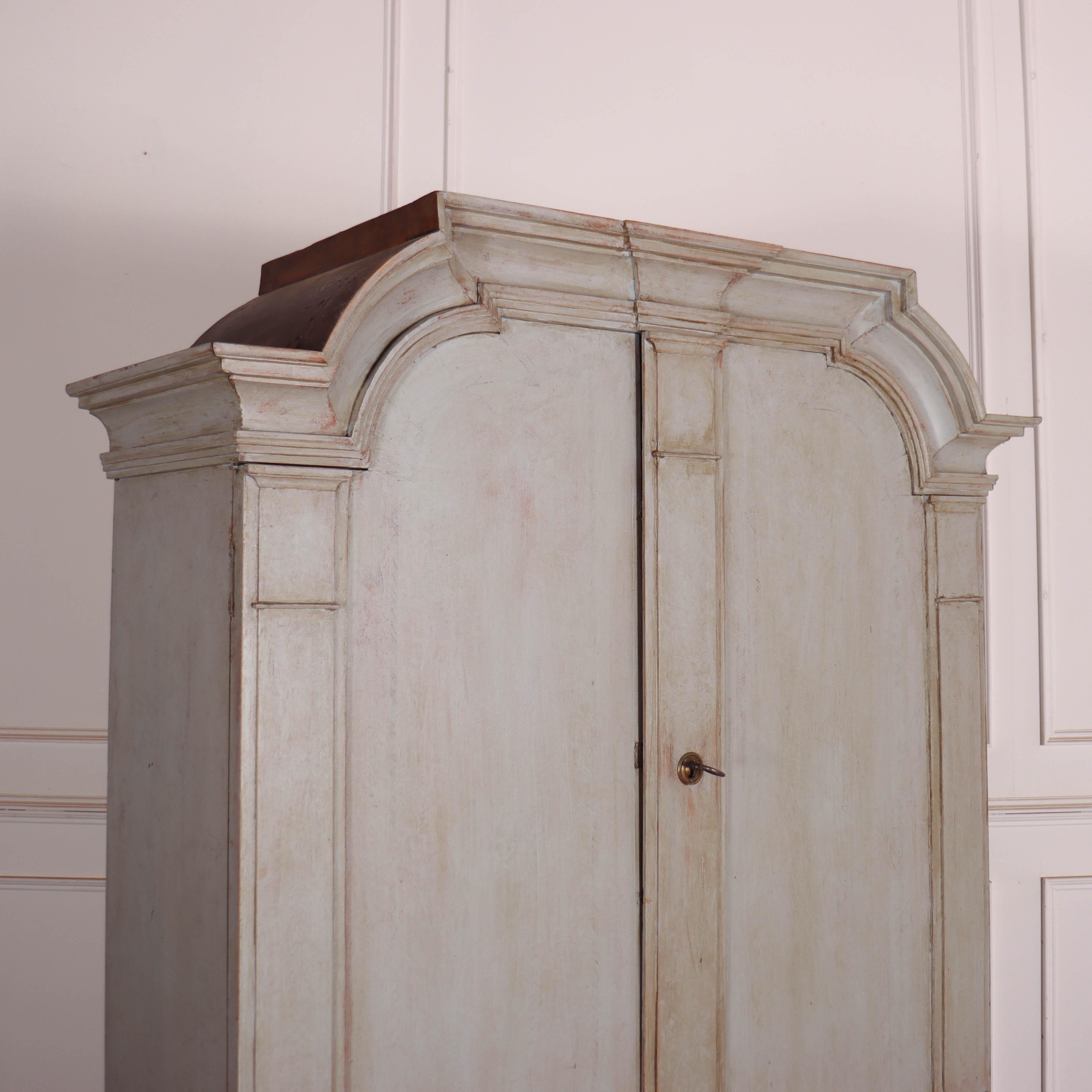 Early 19th century Swedish painted linen cupboard. 1820.

Internal shelf depth is 13.5