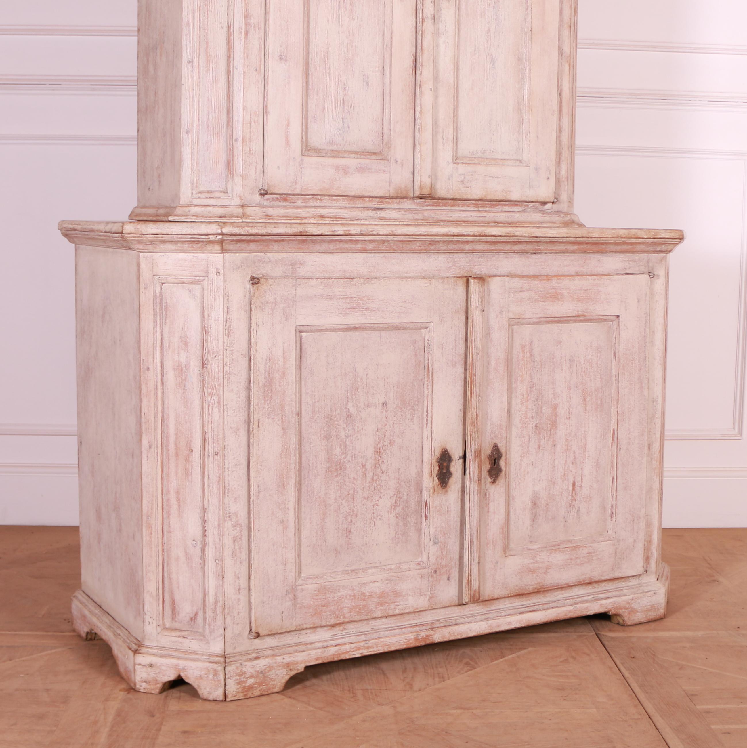Swedish Painted Linen Cupboard In Good Condition For Sale In Leamington Spa, Warwickshire