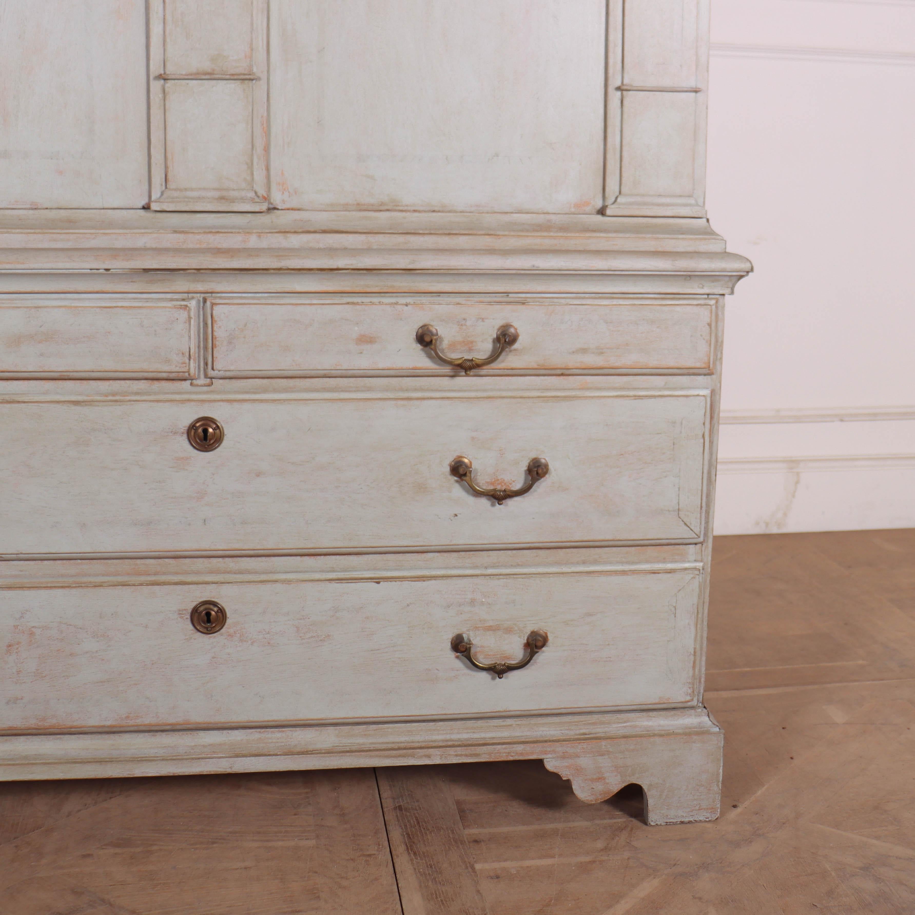 Swedish Painted Linen Cupboard In Good Condition In Leamington Spa, Warwickshire