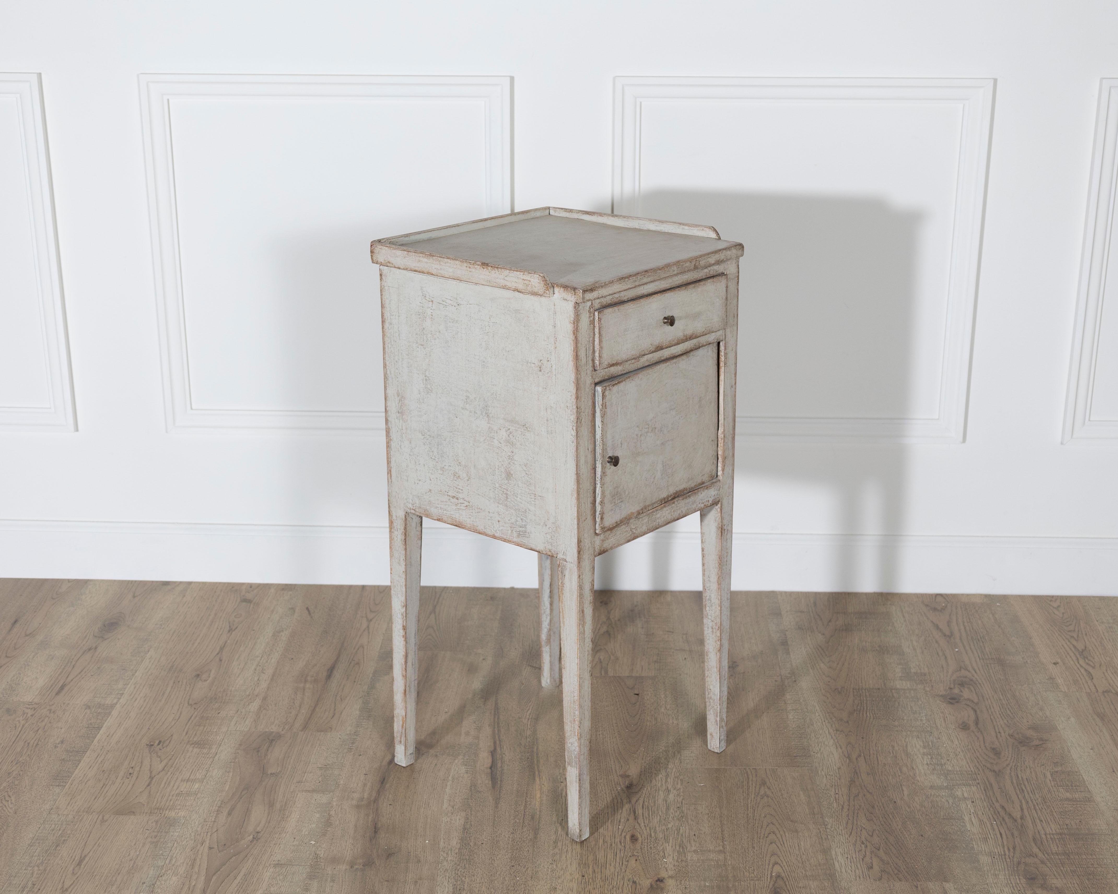 Peint Table de nuit suédoise peinte, vers la fin du 19e siècle en vente
