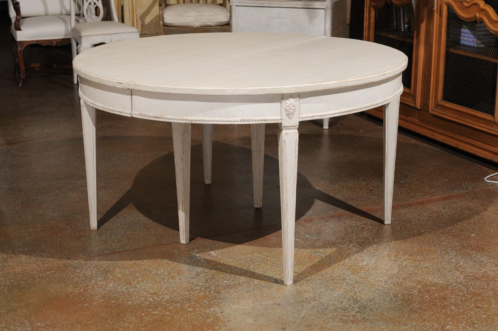 Swedish Painted Oval Dining Room Table with Four Leaves, Rosettes and Beading 1