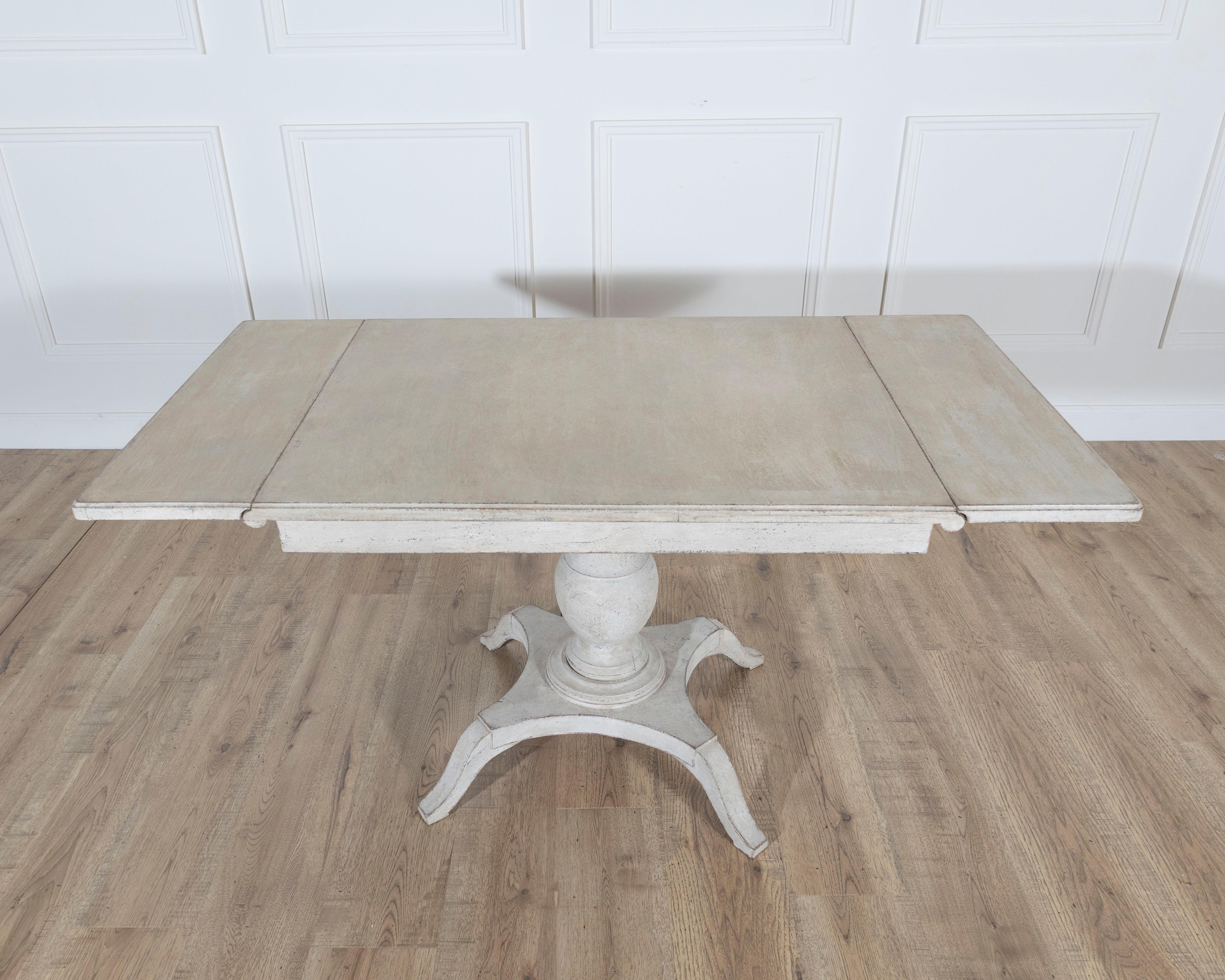 Swedish Painted Pedestal Drop-Leaf Table, circa 1880 For Sale 5