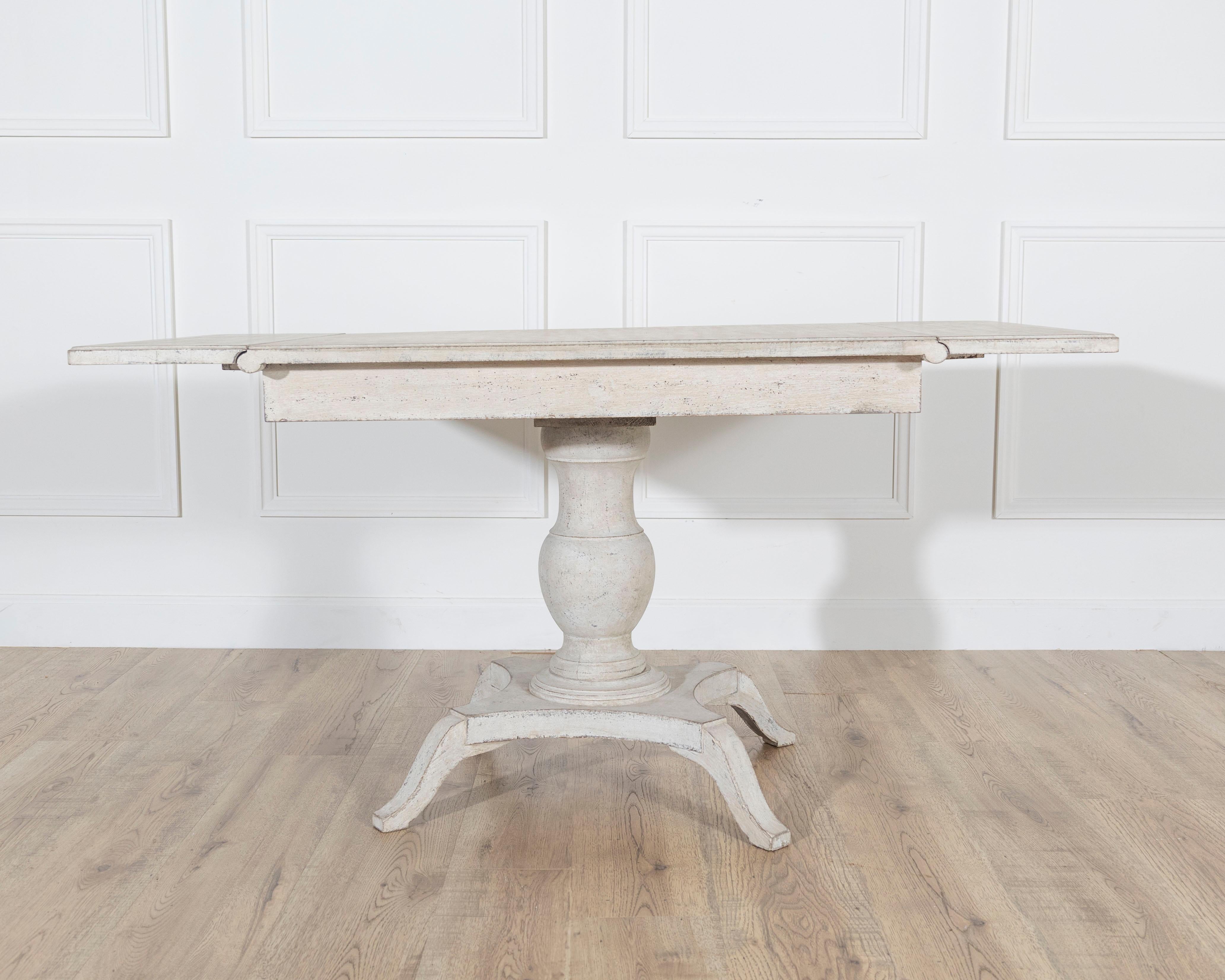 Late 19th Century Swedish Painted Pedestal Drop-Leaf Table, circa 1880 For Sale