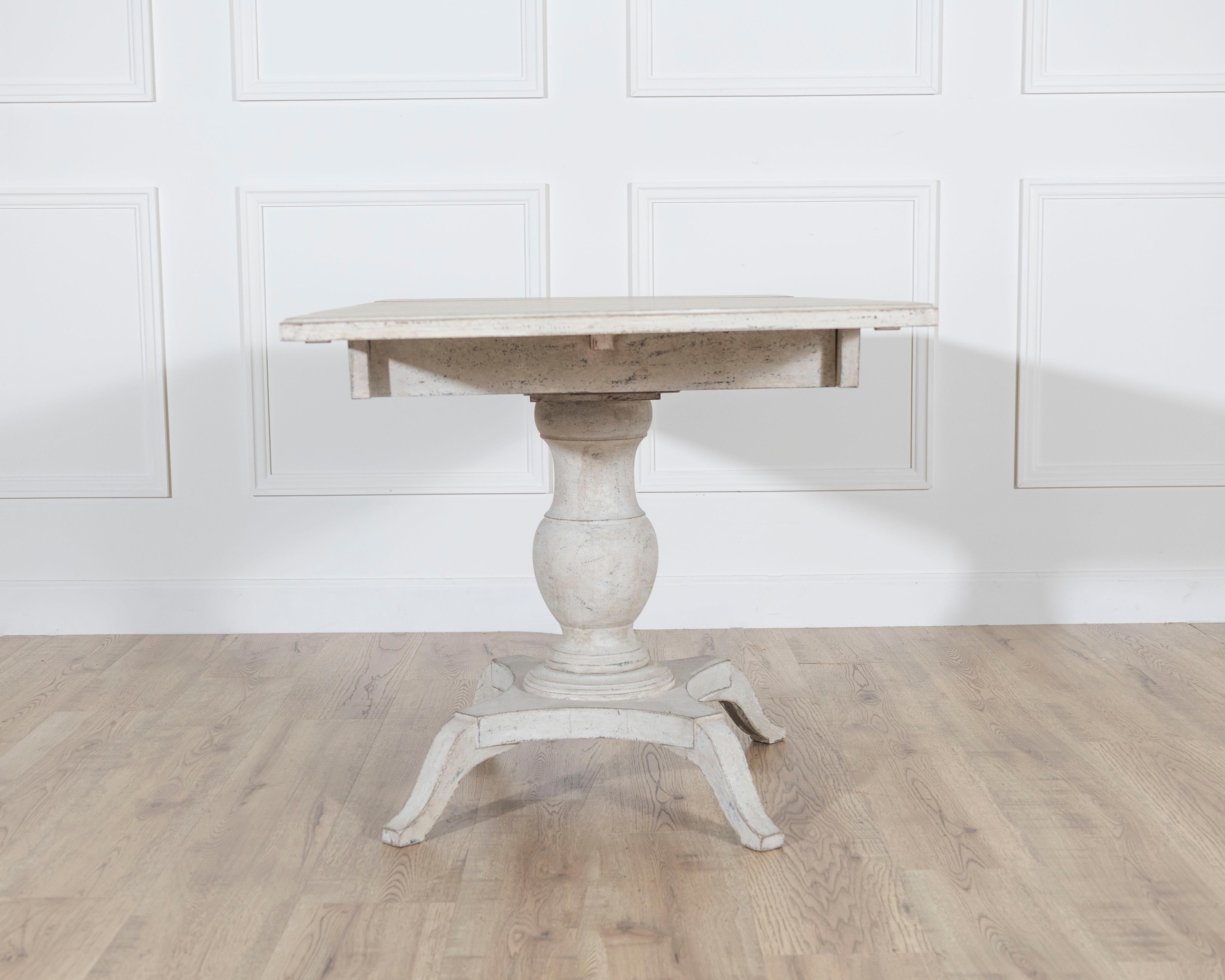 Swedish Painted Pedestal Drop-Leaf Table, circa 1880 For Sale 2
