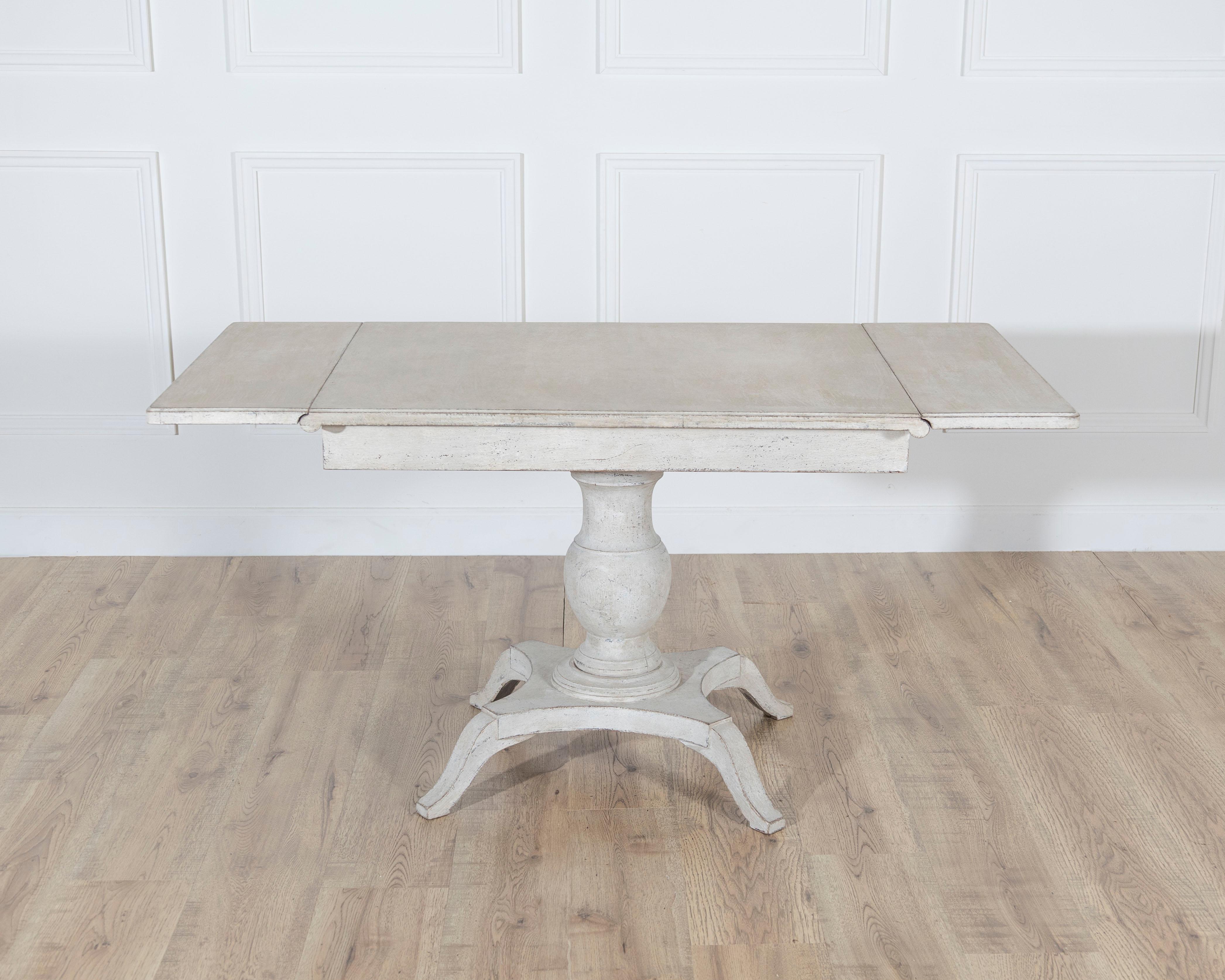Swedish Painted Pedestal Drop-Leaf Table, circa 1880 For Sale 3
