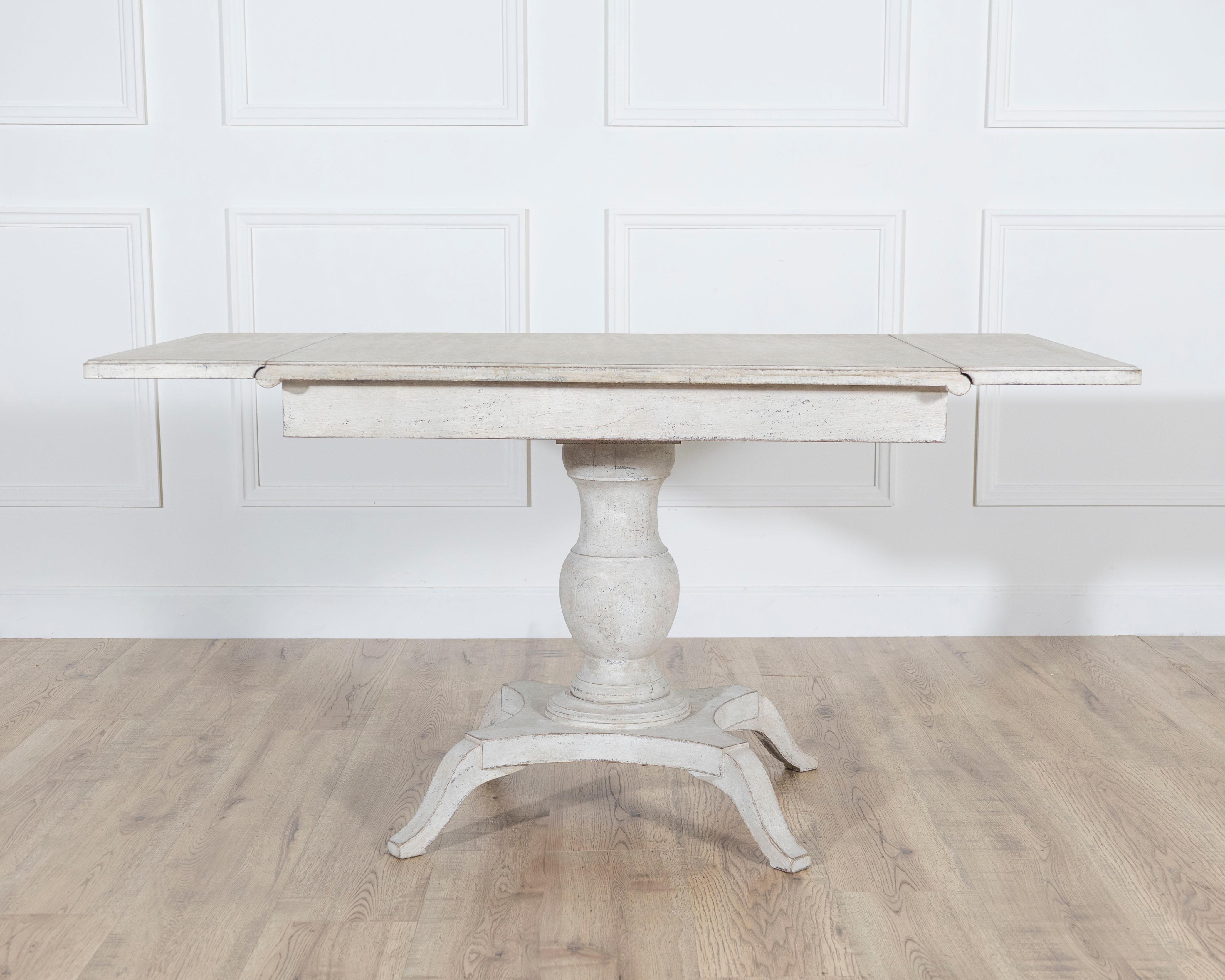 Swedish Painted Pedestal Drop-Leaf Table, circa 1880 For Sale 4