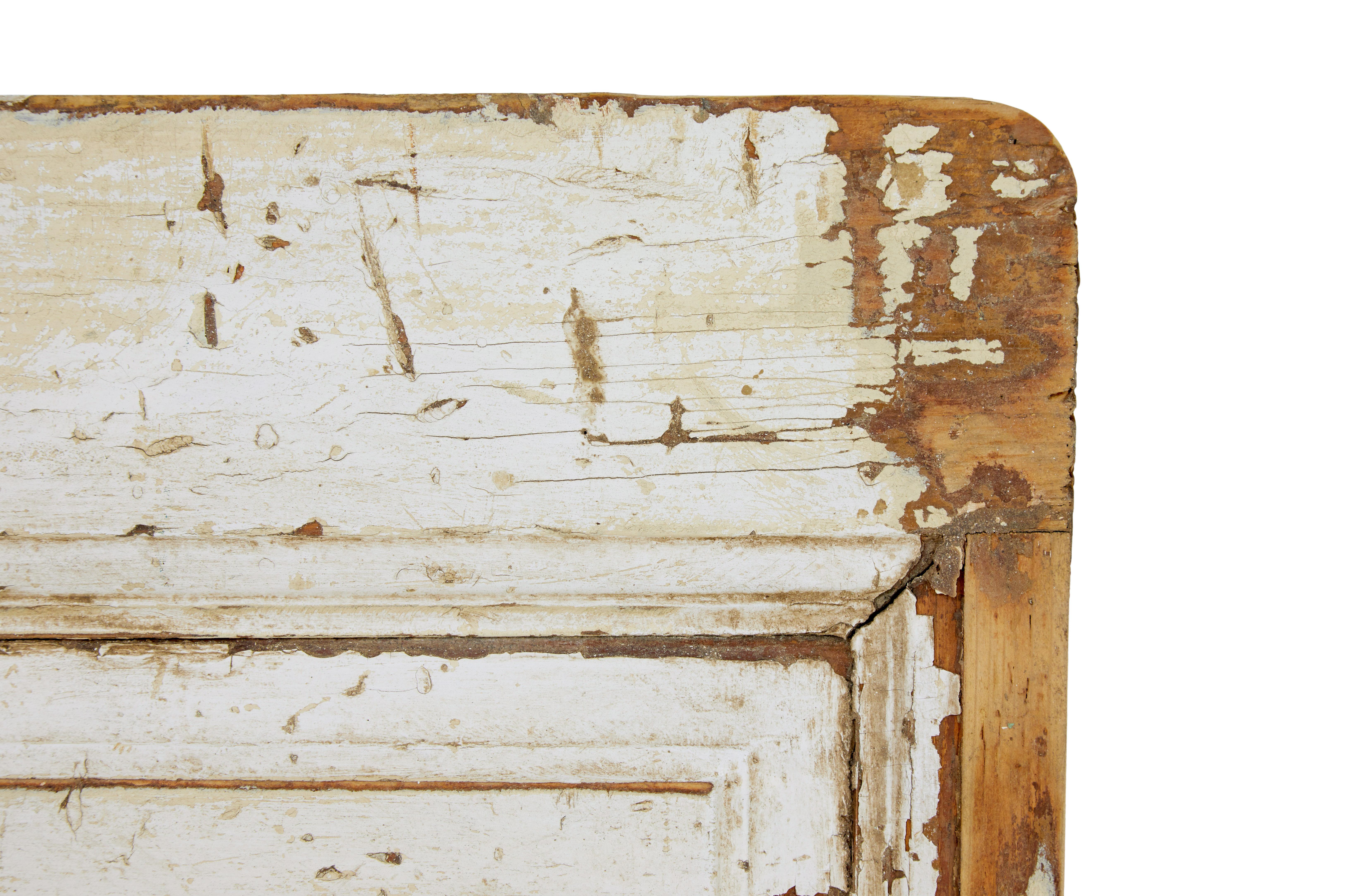 Sculpté à la main Porte-manteaux en pin peint suédois en vente