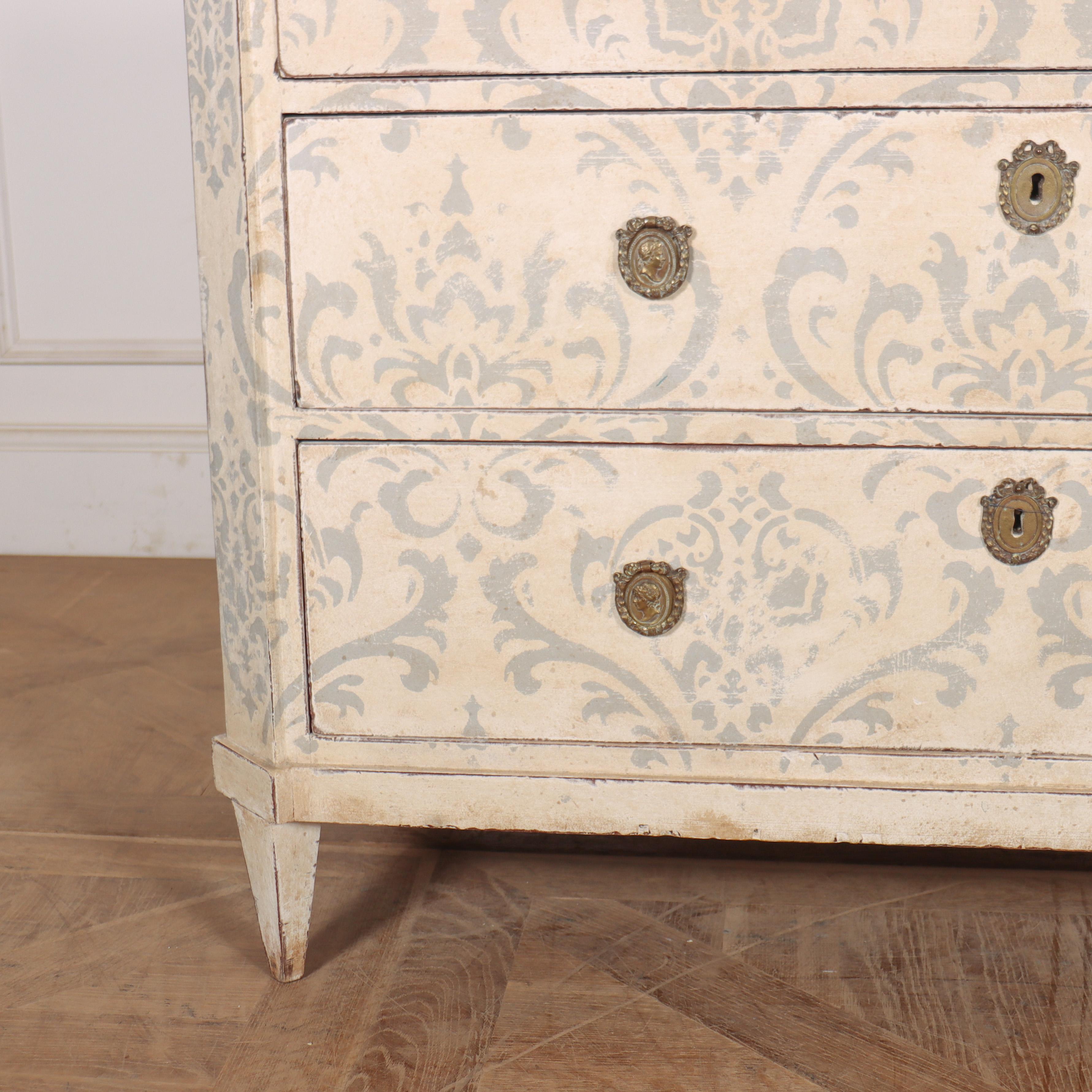Suédois Commode suédoise en pin peint en vente