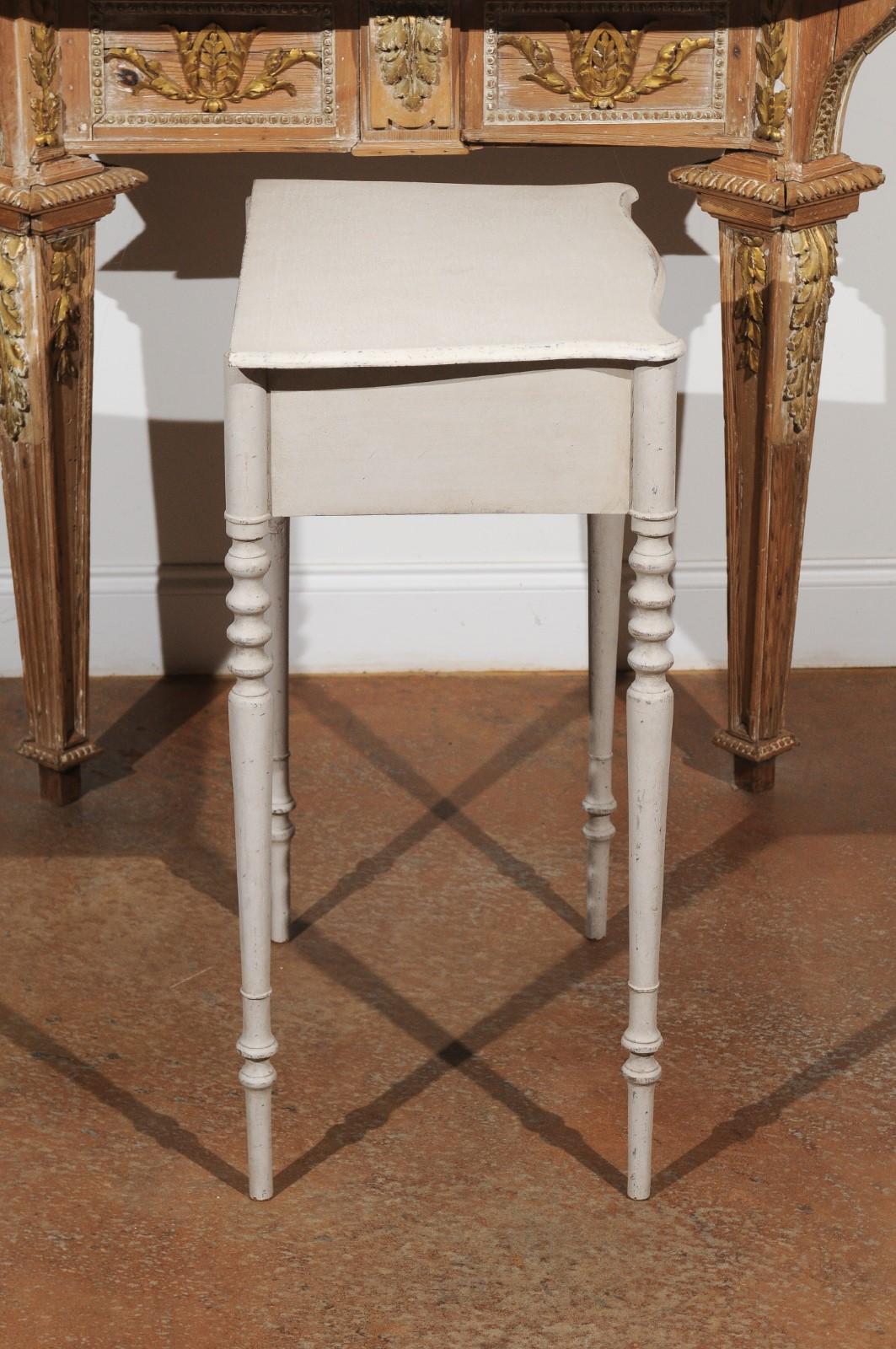 Swedish Painted Side Table with Single Drawer, Turned Legs and Serpentine Front For Sale 3