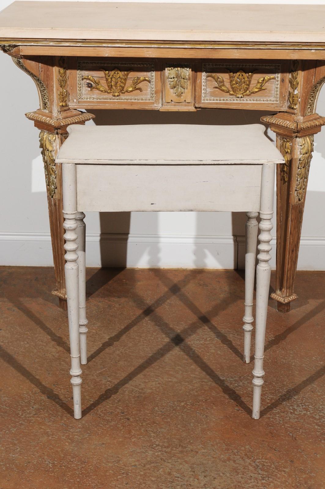 Swedish Painted Side Table with Single Drawer, Turned Legs and Serpentine Front For Sale 4