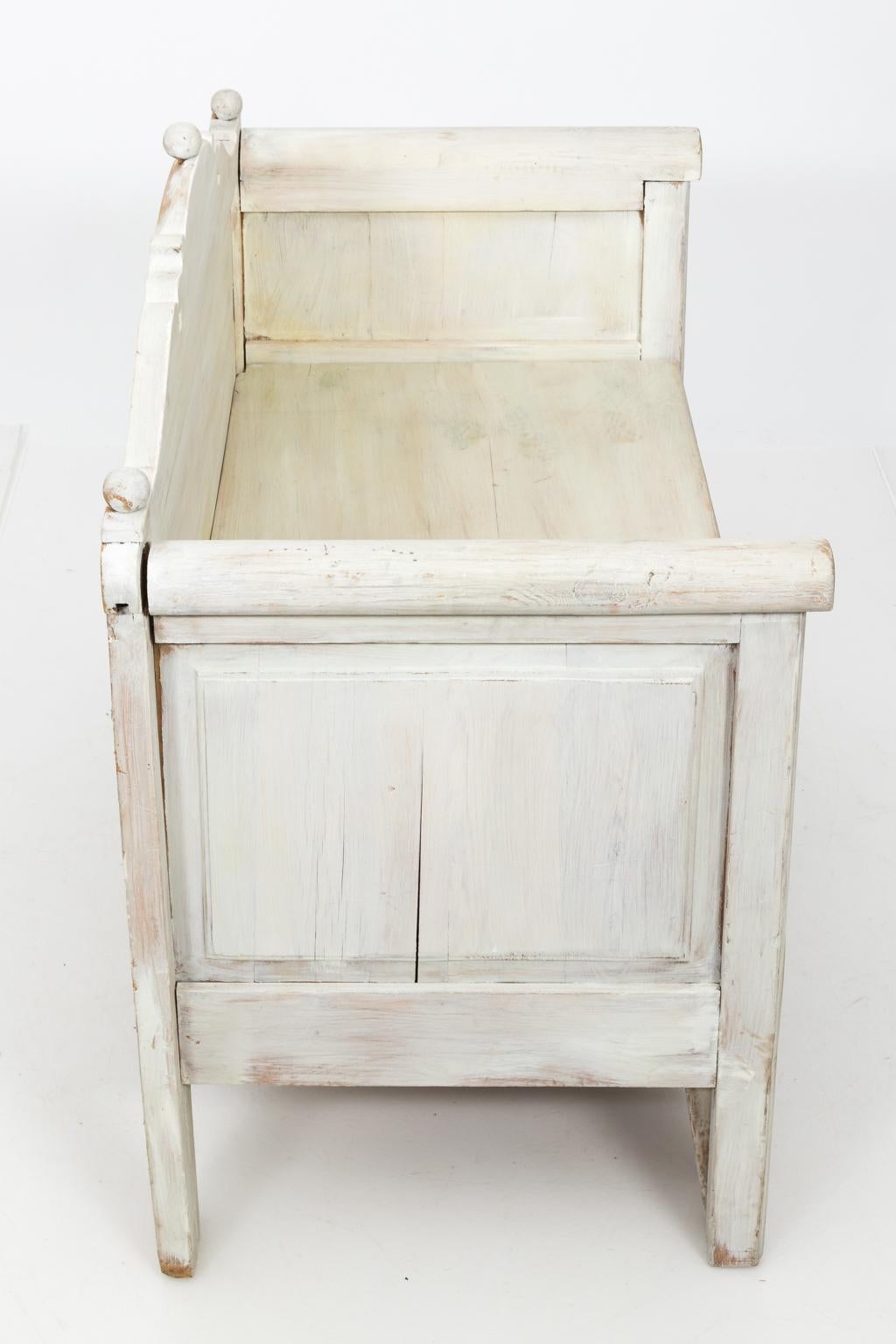 Swedish Painted Storage Bench, circa 1900 For Sale 4