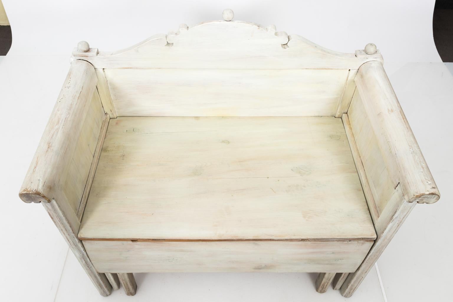 Swedish Painted Storage Bench, circa 1900 For Sale 1