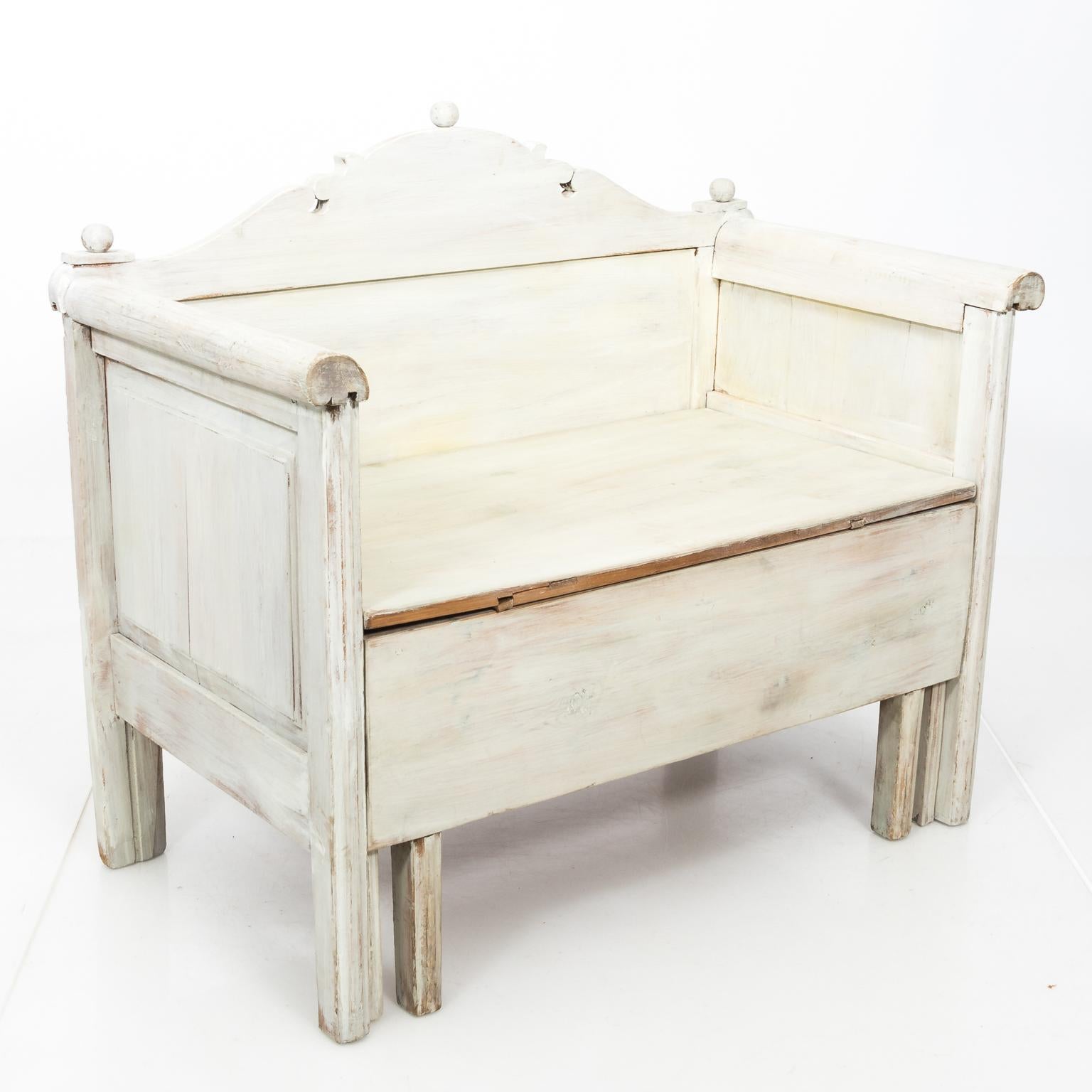 Swedish Painted Storage Bench, circa 1900 For Sale 2