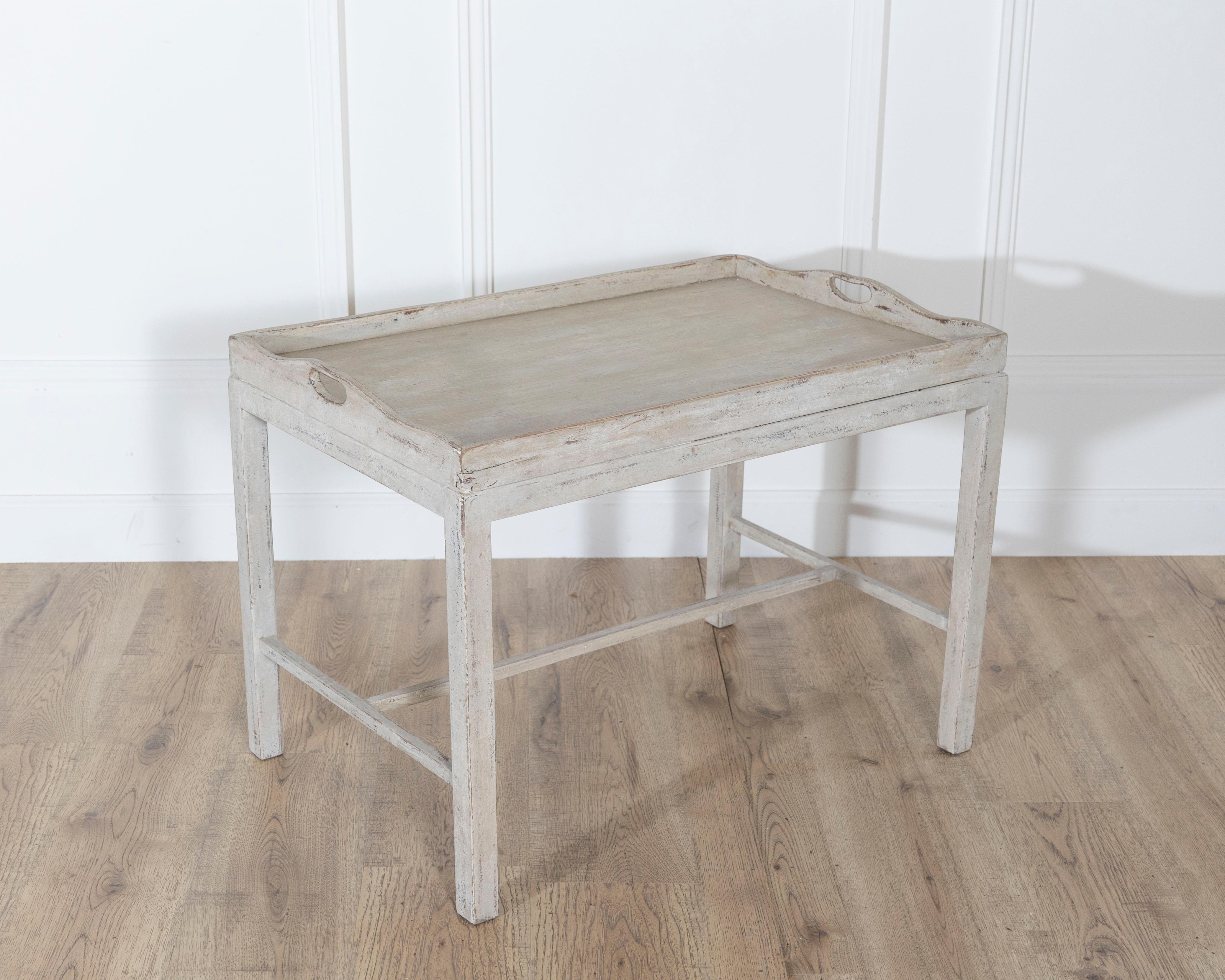 Swedish Painted Tray Table / Coffee Table, Circa 1920 In Good Condition For Sale In Atlanta, GA