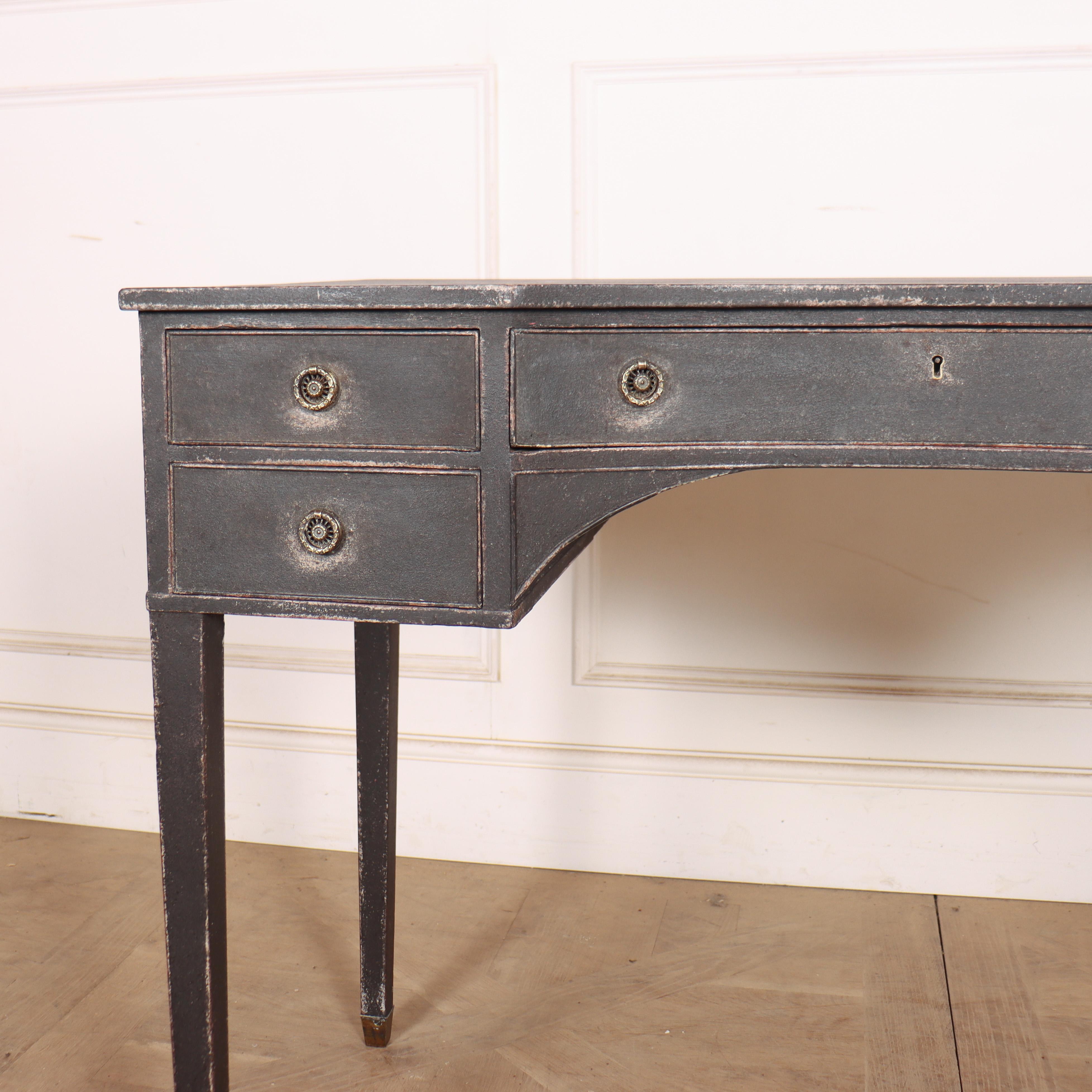 Pretty early 19th century Swedish painted pine writing desk. 1820.

Kneehole: 20.5-inches x 26-inches


Code: 8907

Dimensions:
W: 41.5