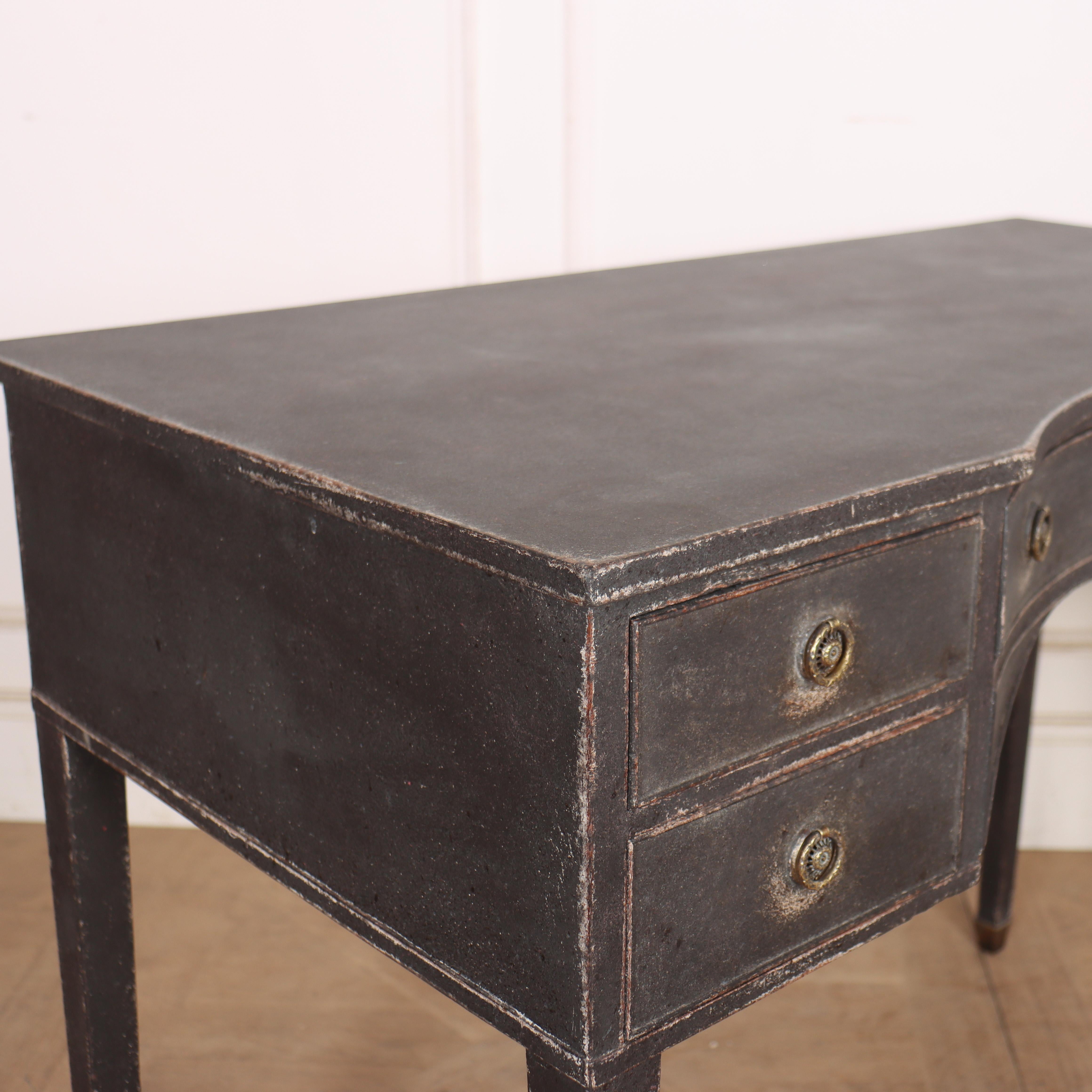 Swedish Painted Writing Desk in vendita 1