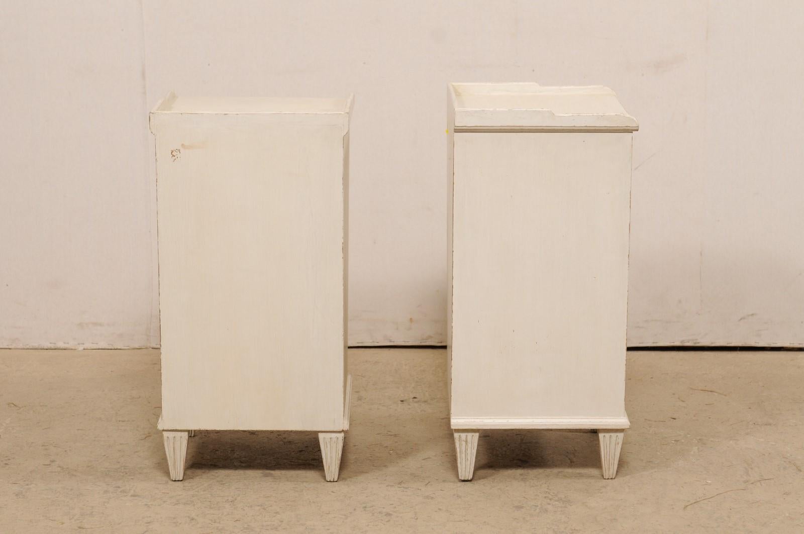 Swedish Pair of Painted Wood Gustavian Style Four-Drawer Side Chests For Sale 3