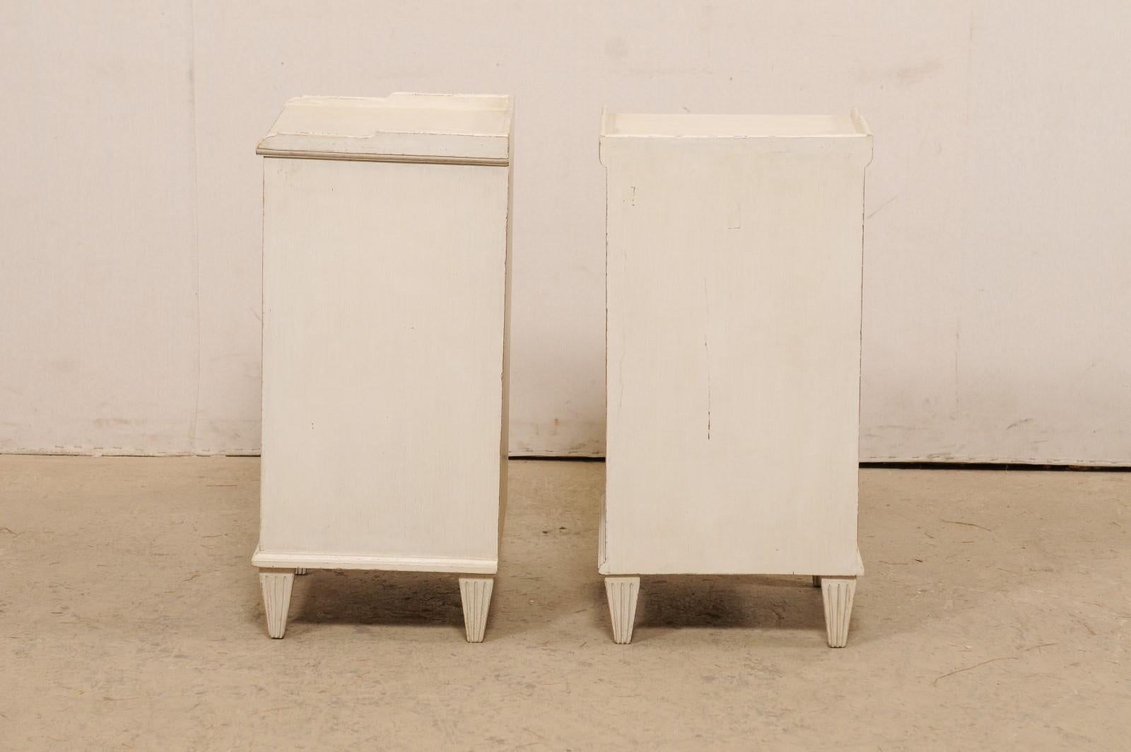 Swedish Pair of Painted Wood Gustavian Style Four-Drawer Side Chests For Sale 4
