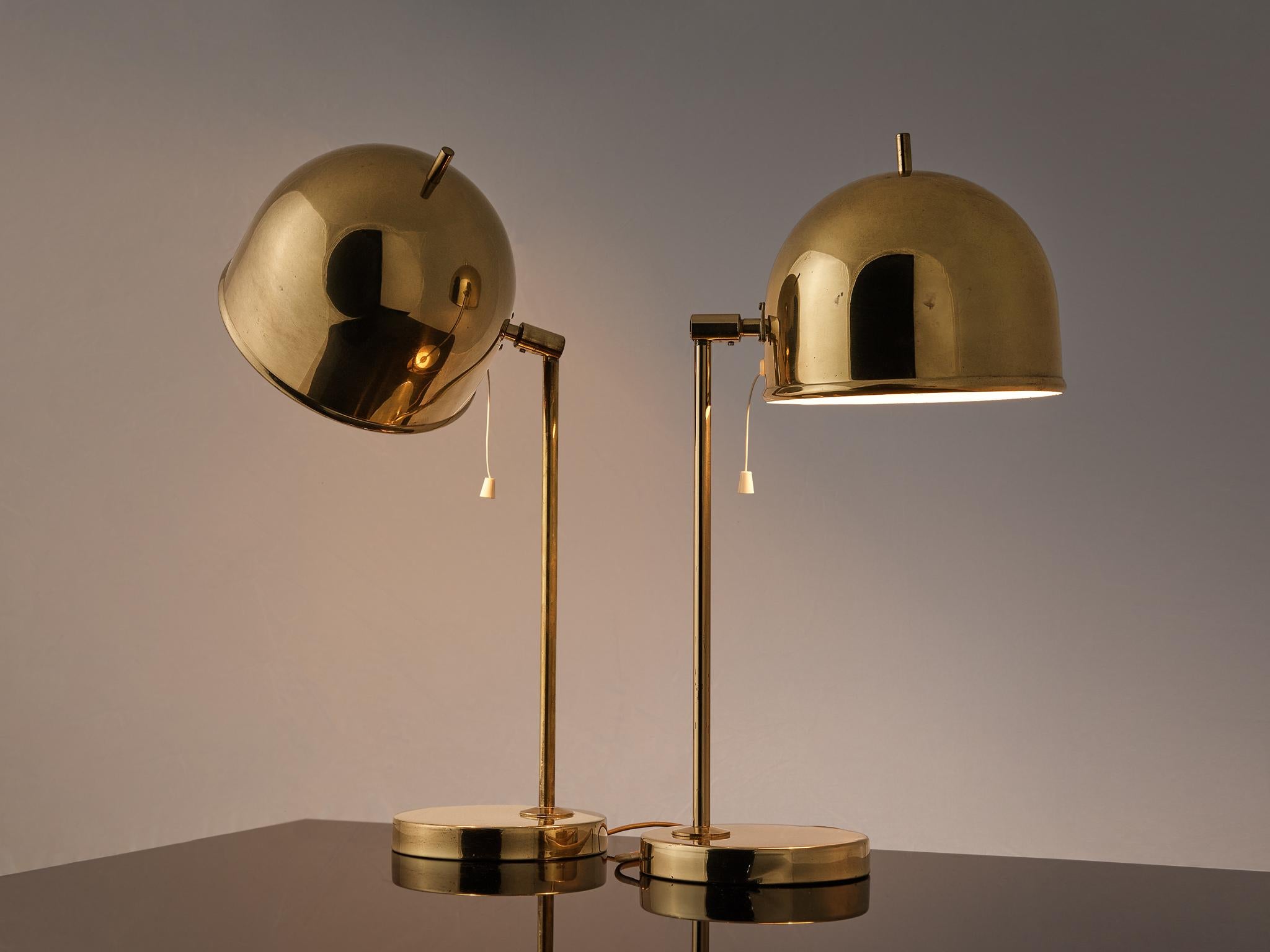 Bergboms, pair of table lamps, model B-075, brass, plastic, Sweden, 1960s.

This delicate table lamp of Swedish origin embodies a splendid construction of round shapes and delicate lines. The shade is well-executed showing a round-shaped structure.